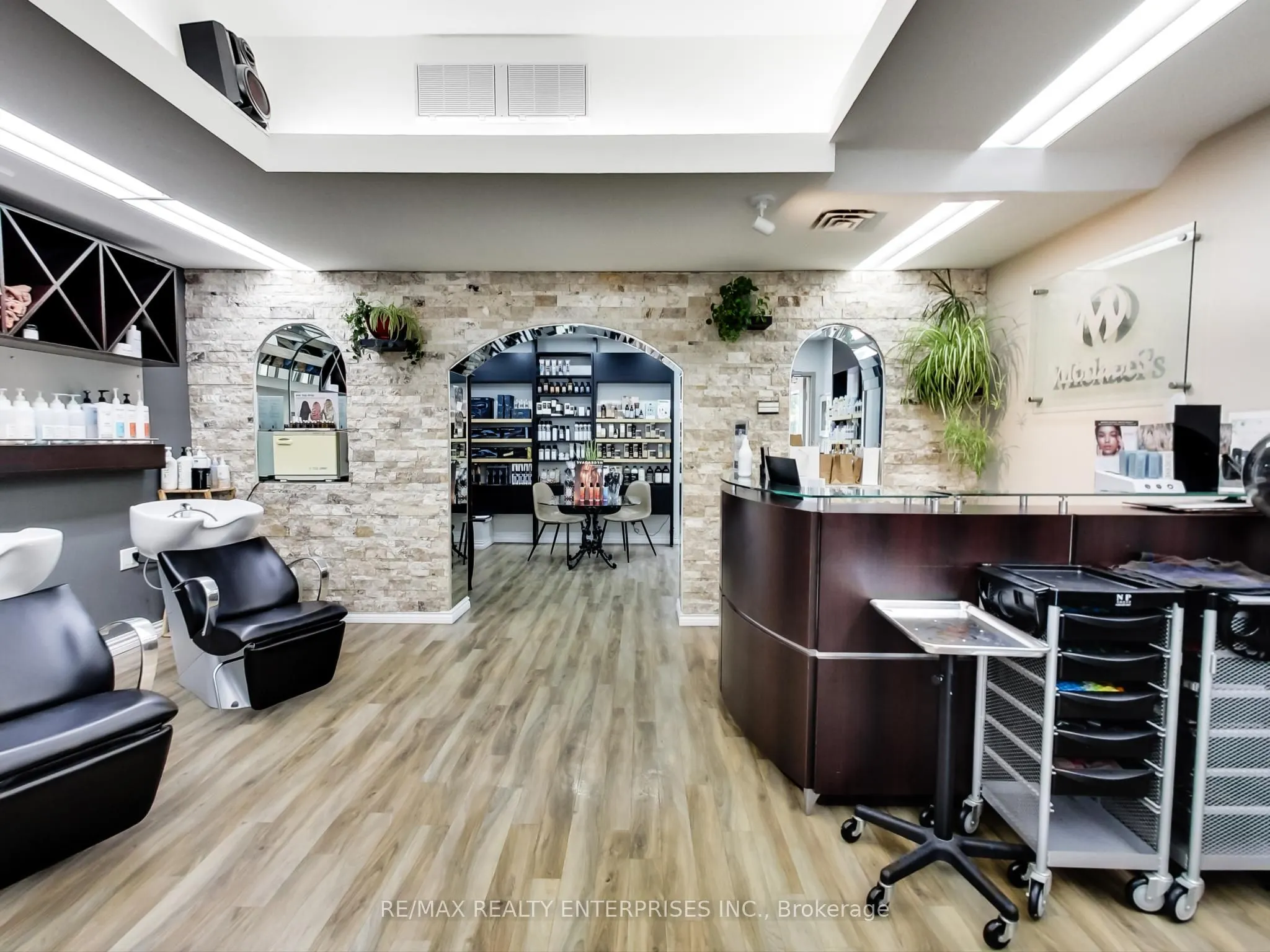 1735 Lakeshore Road W