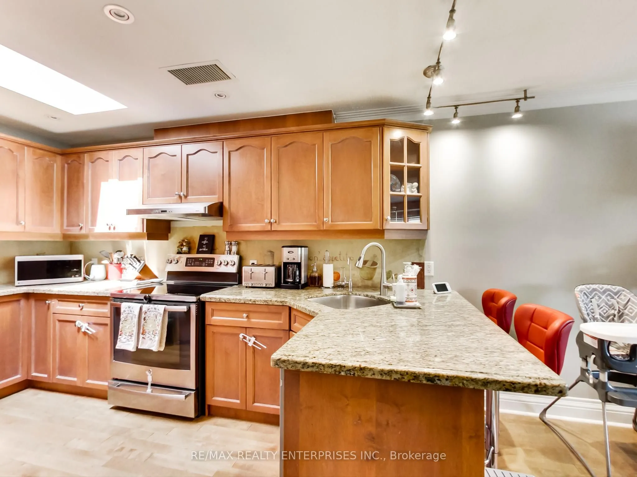 1735 Lakeshore Road W
