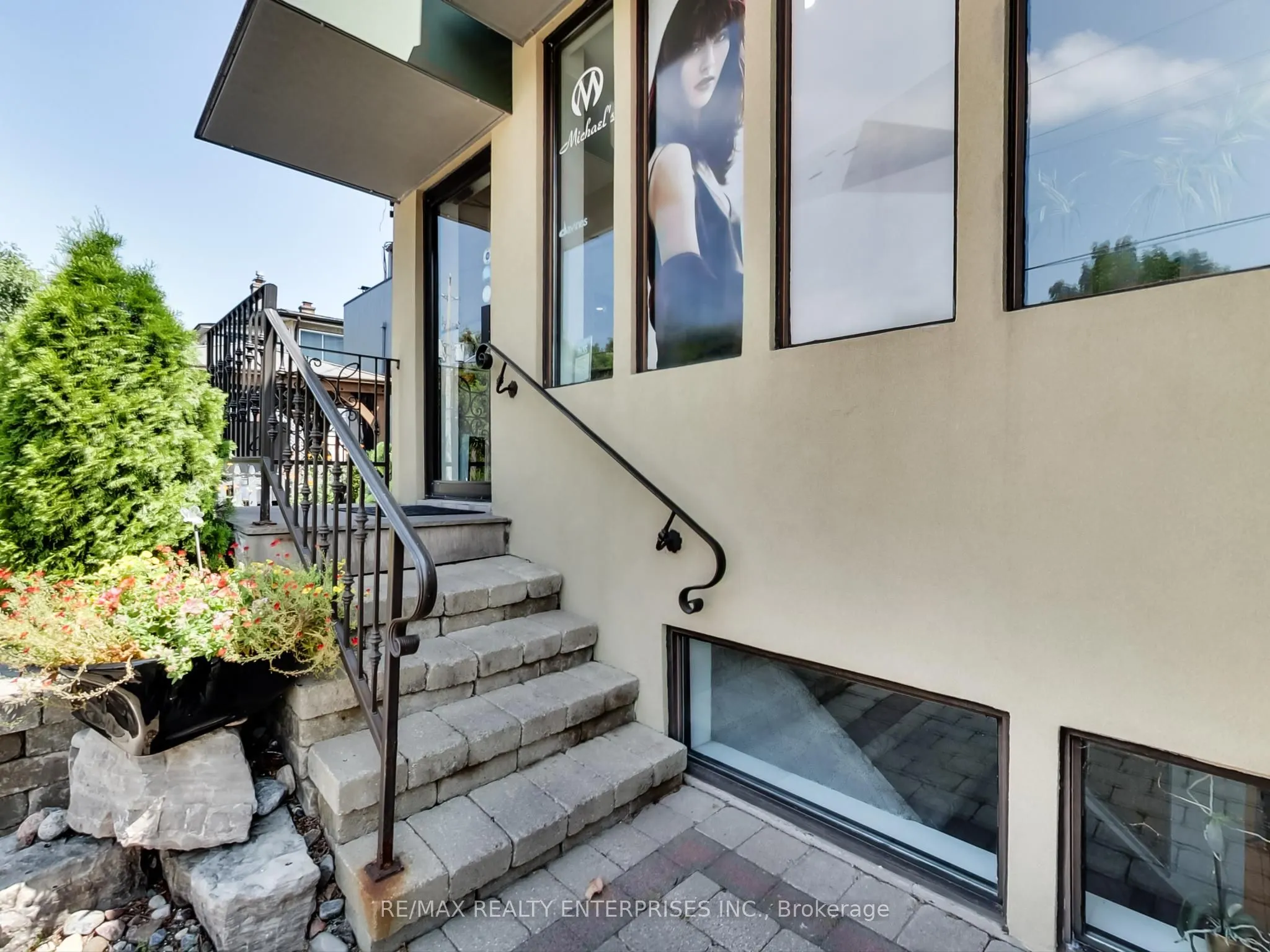 1735 Lakeshore Road W
