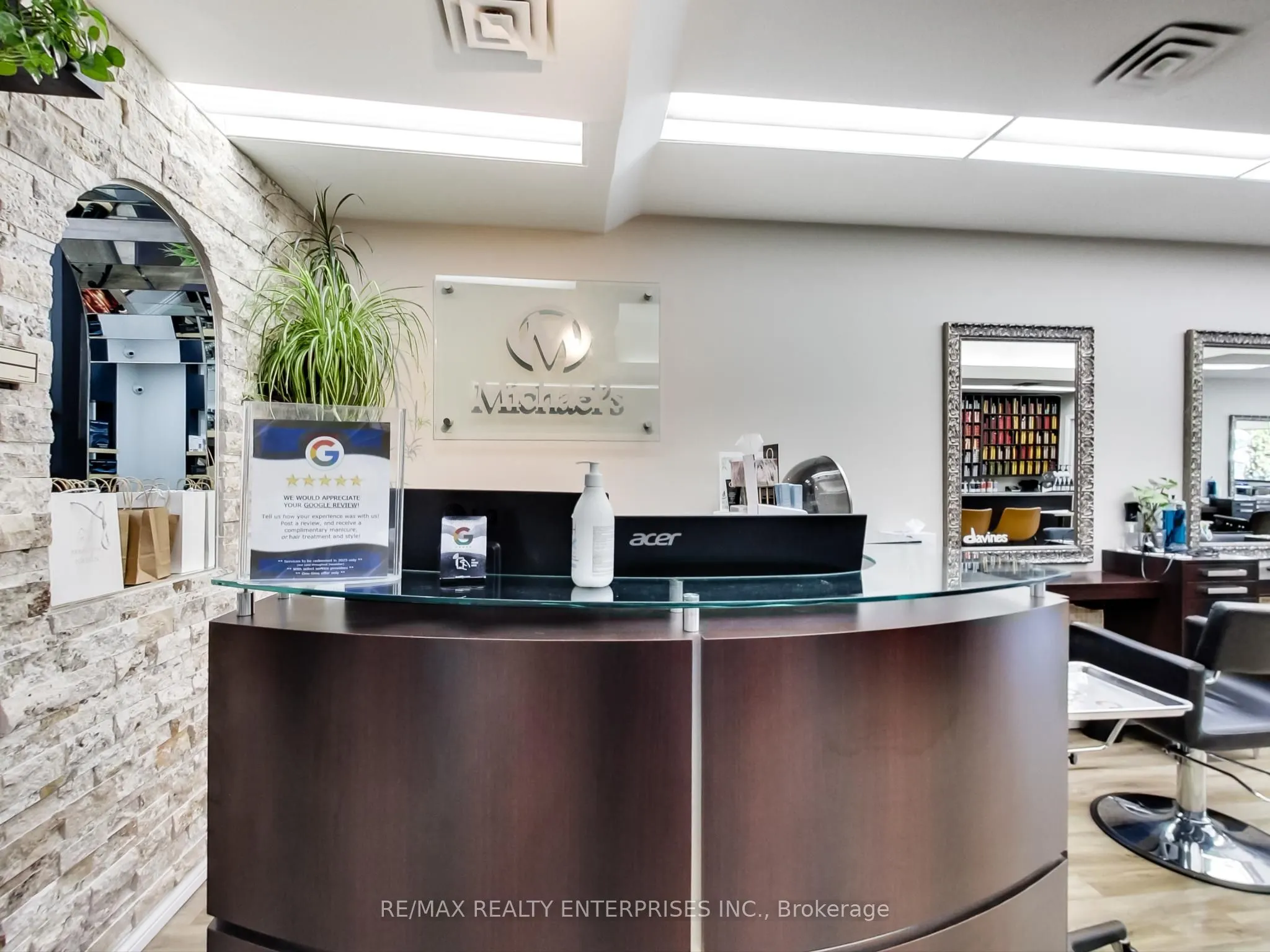 1735 Lakeshore Road W