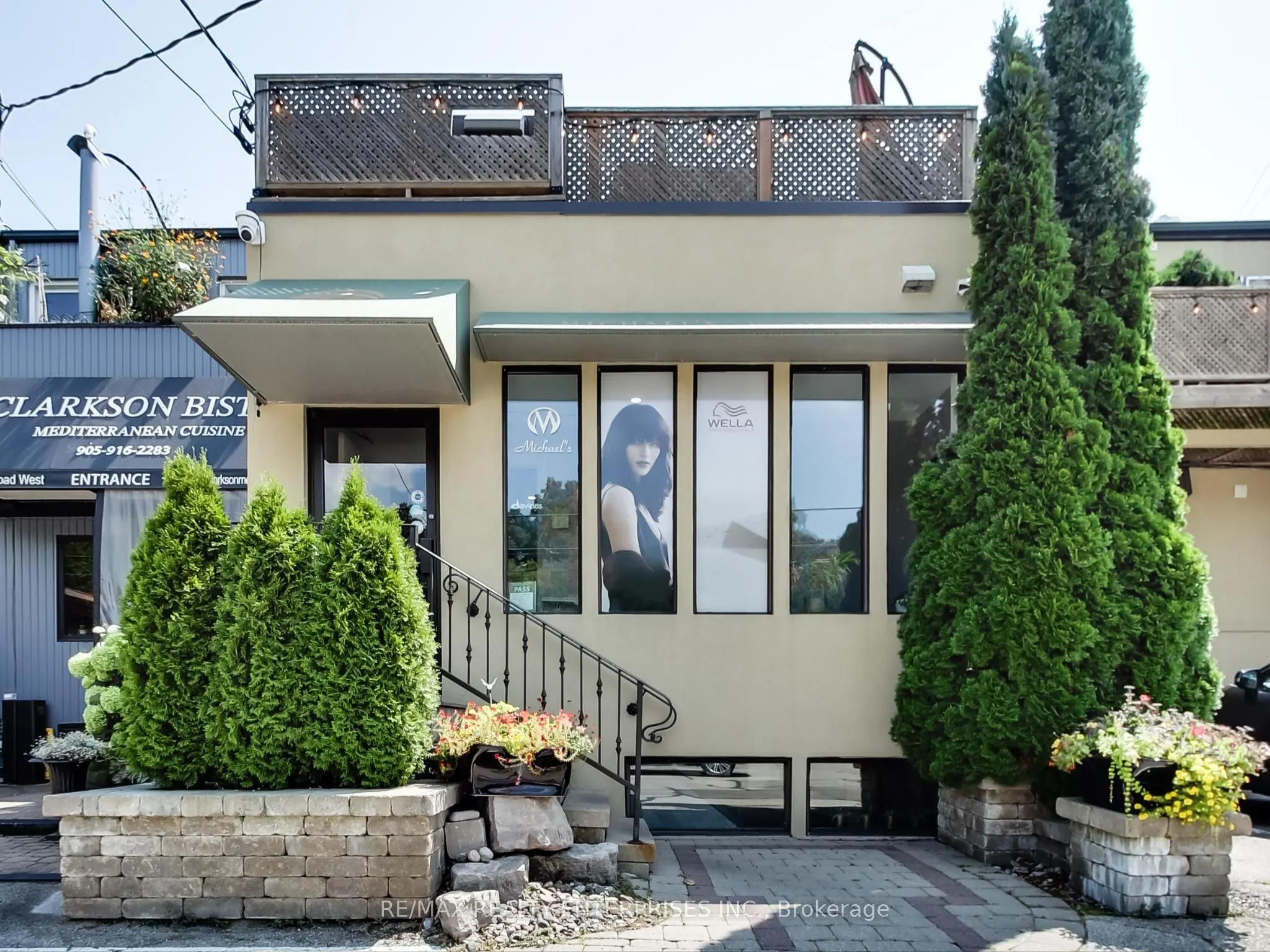 1735 Lakeshore Road W