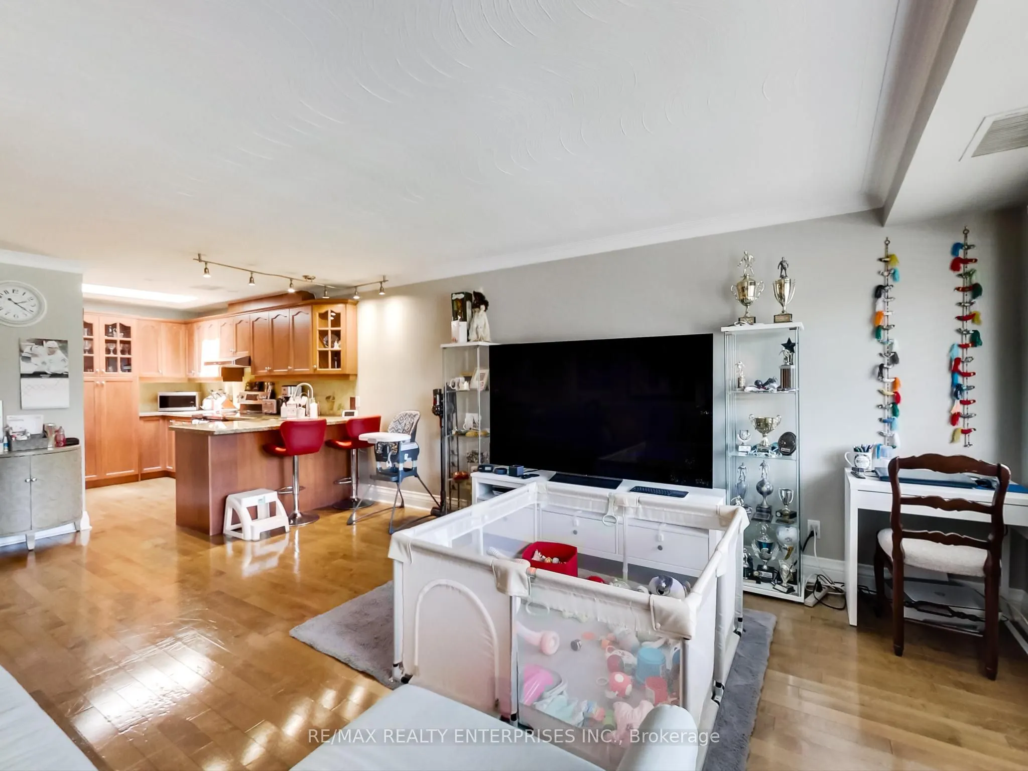 1735 Lakeshore Road W