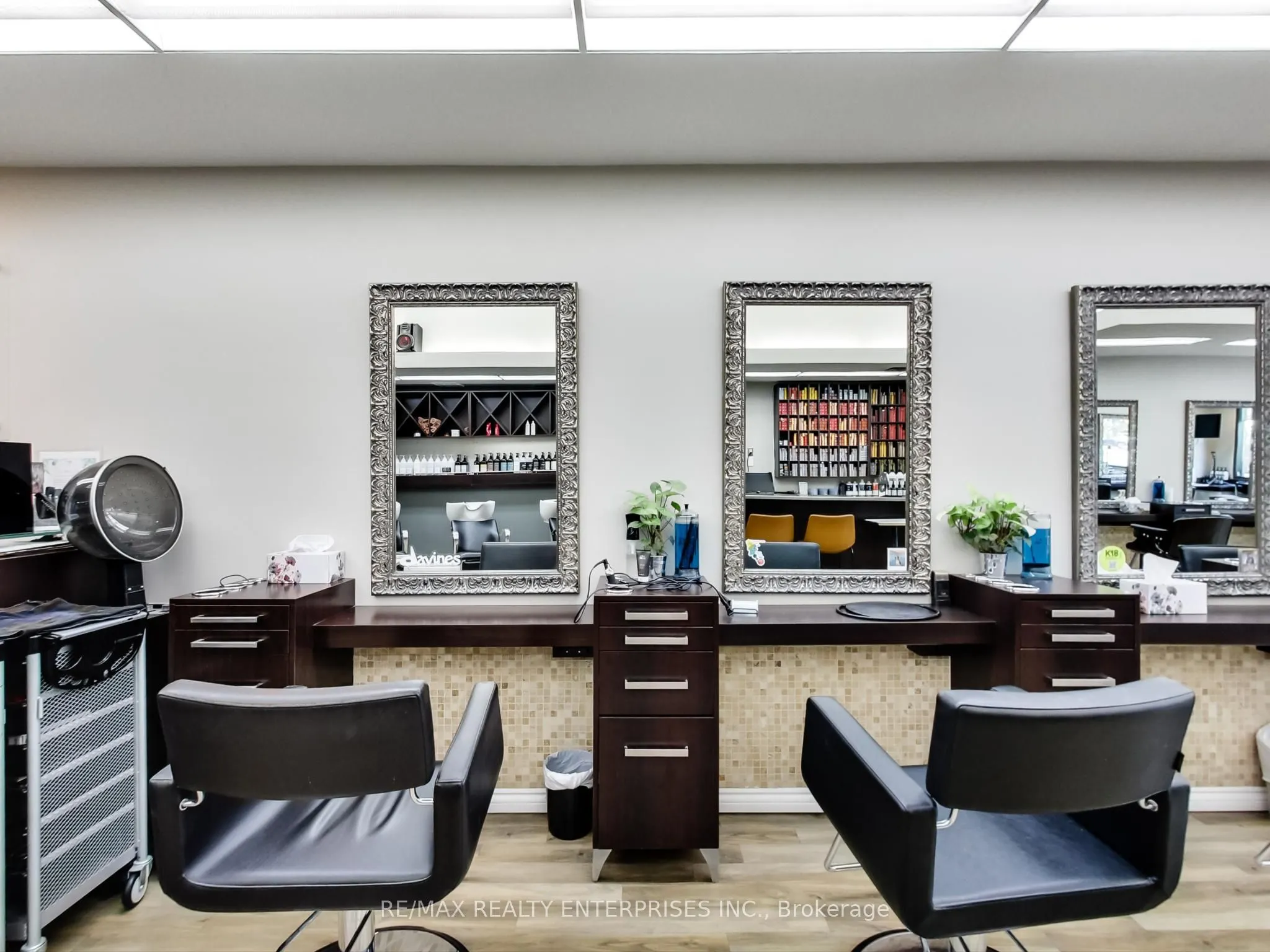 1735 Lakeshore Road W