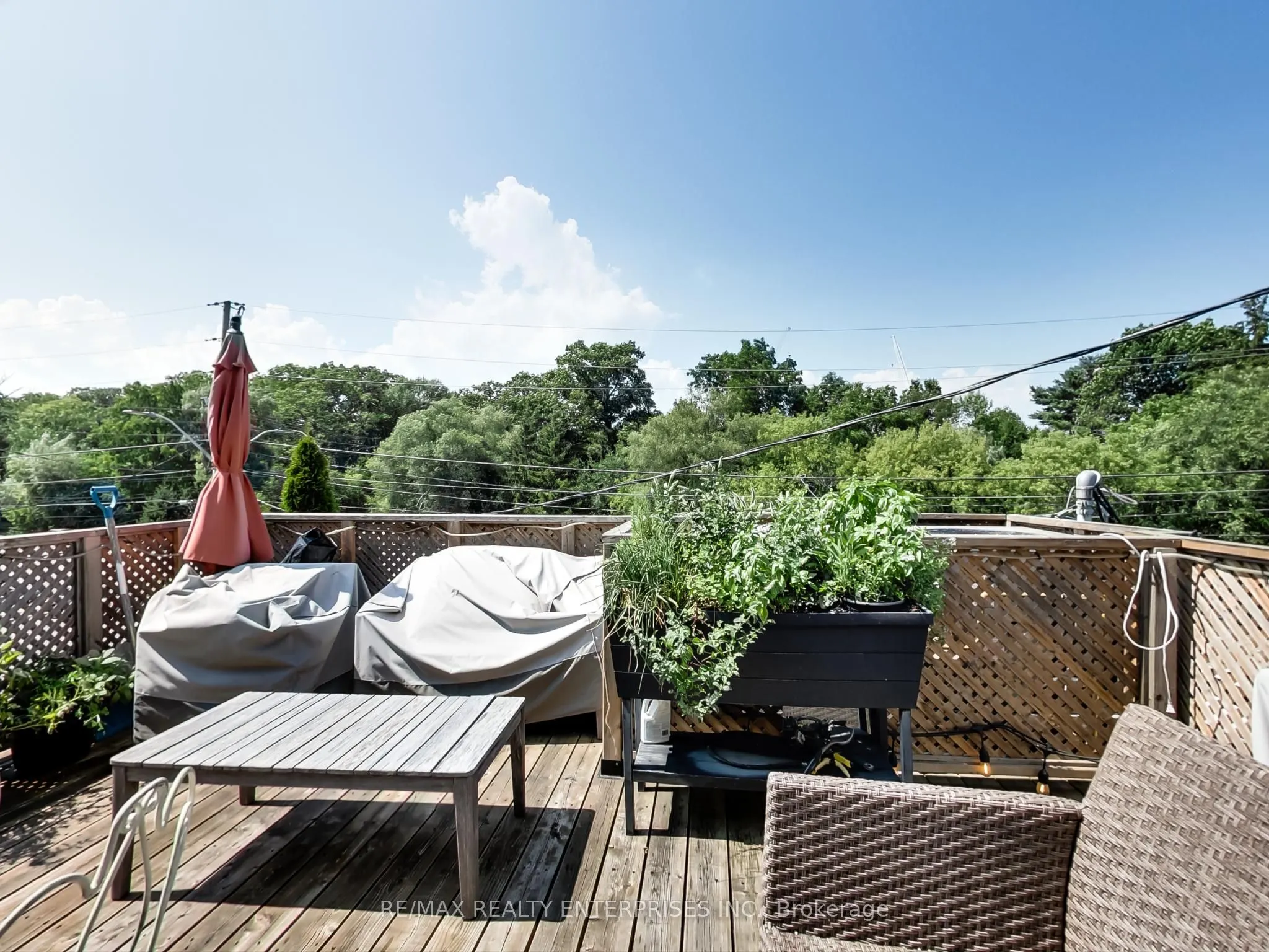 1735 Lakeshore Road W
