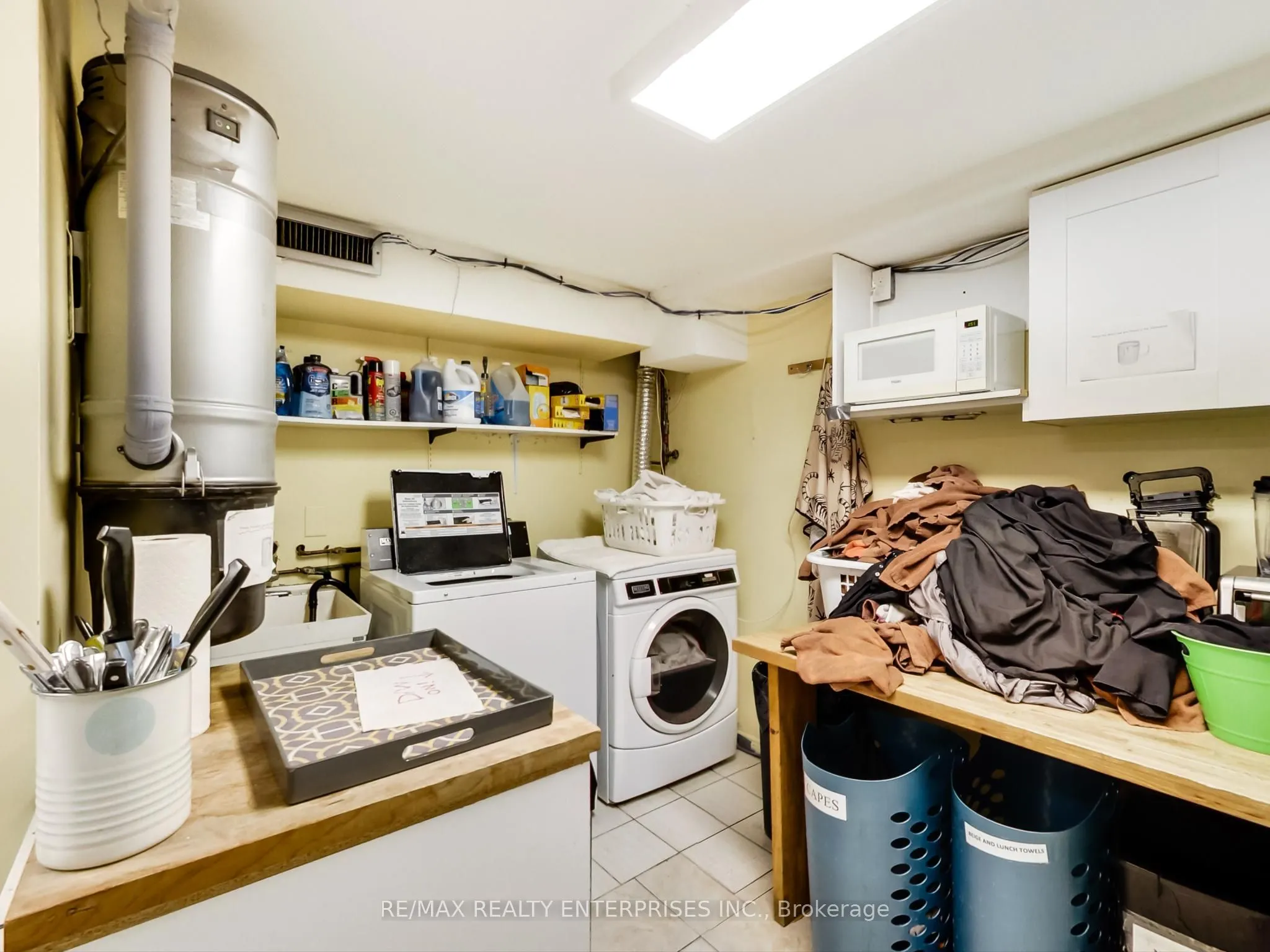 1735 Lakeshore Road W