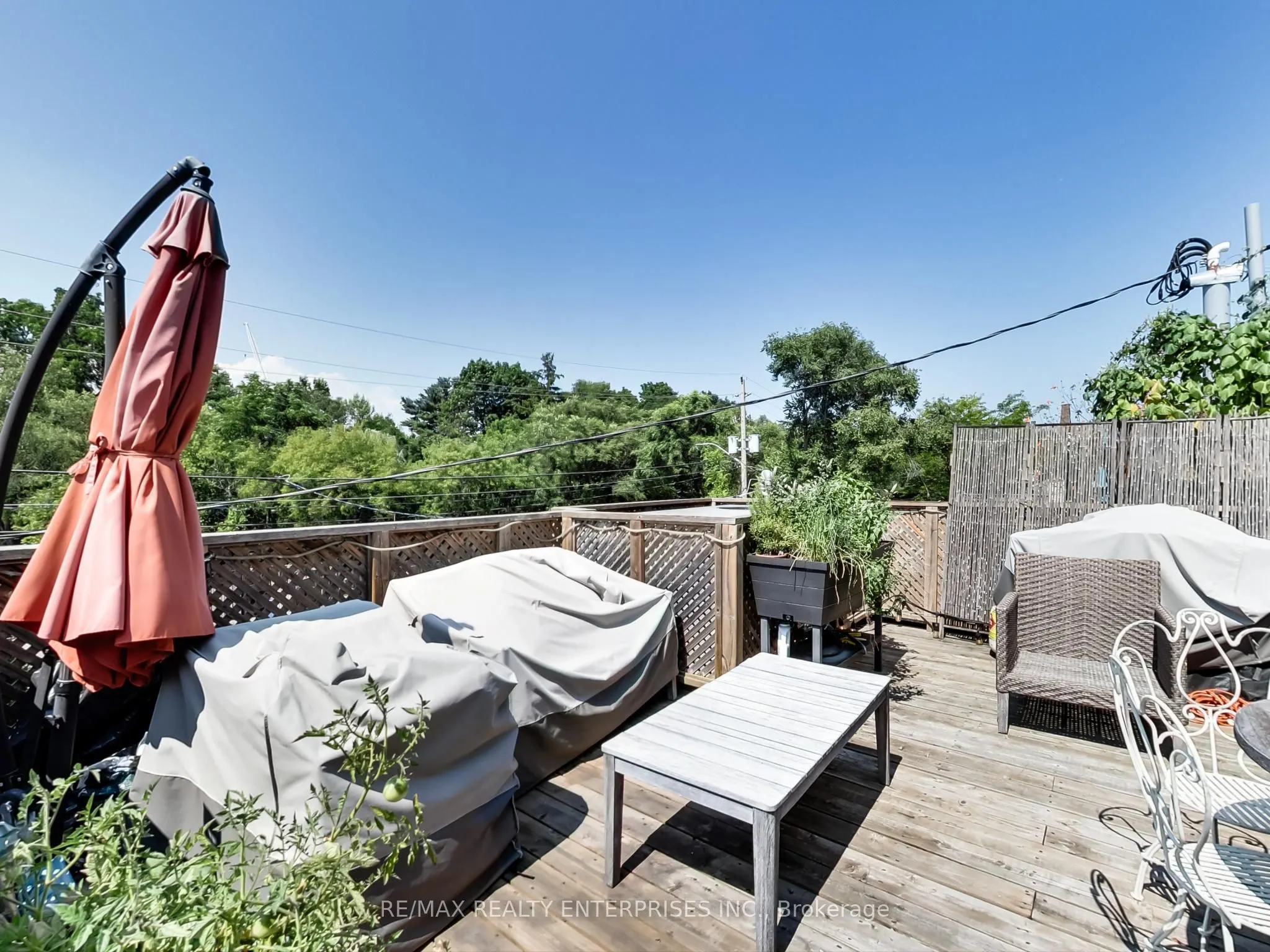 1735 Lakeshore Road W