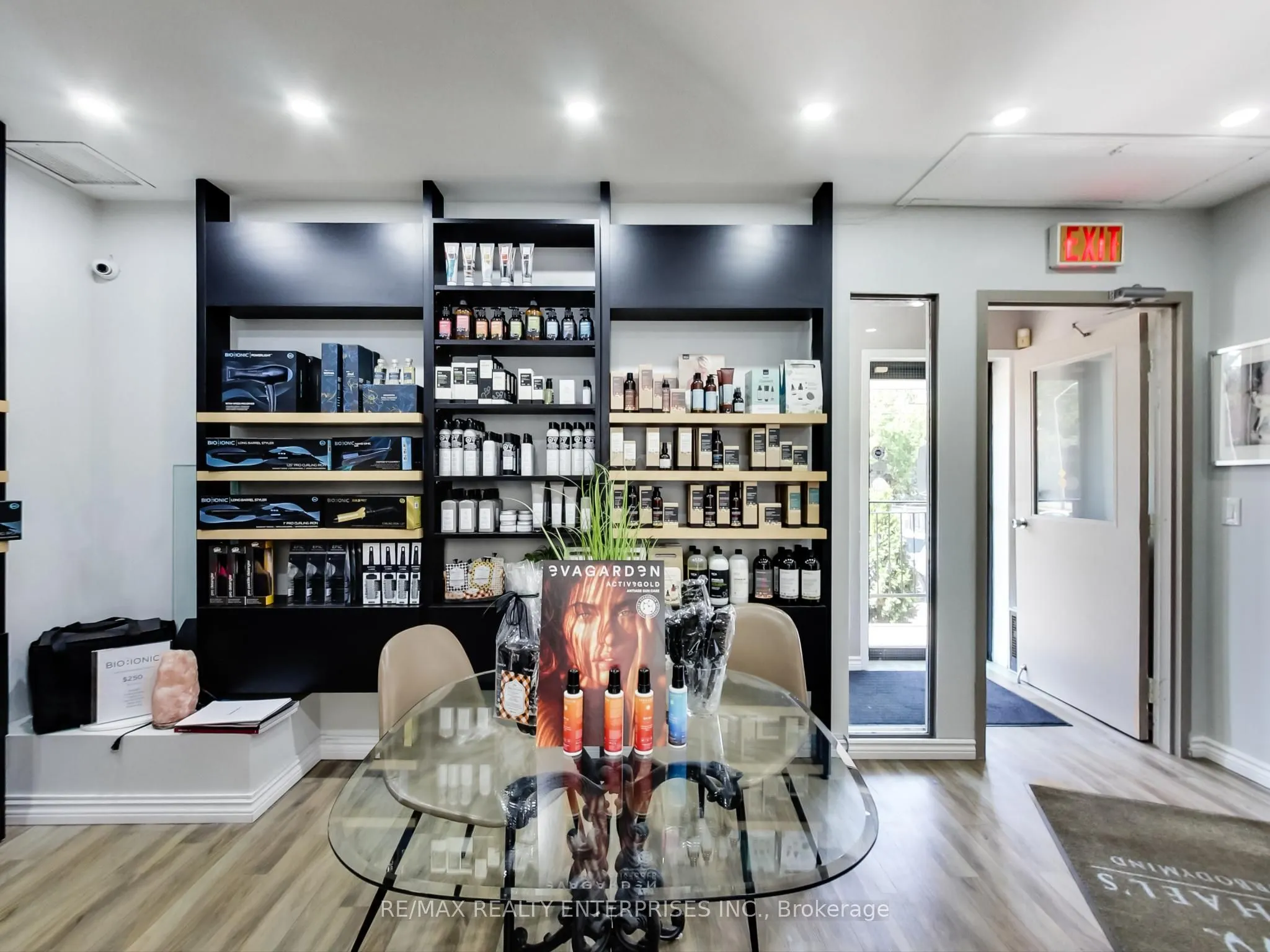 1735 Lakeshore Road W