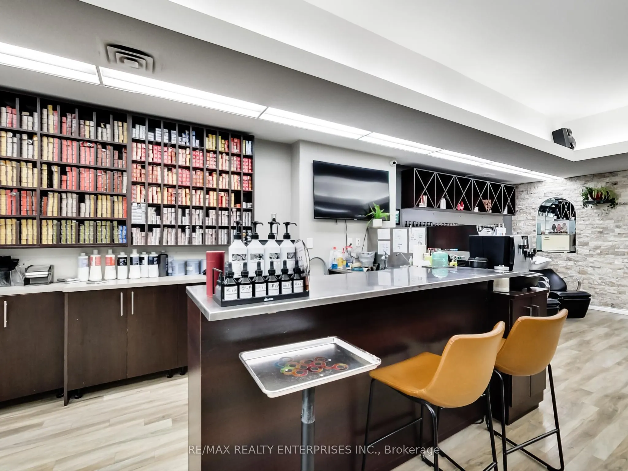 1735 Lakeshore Road W