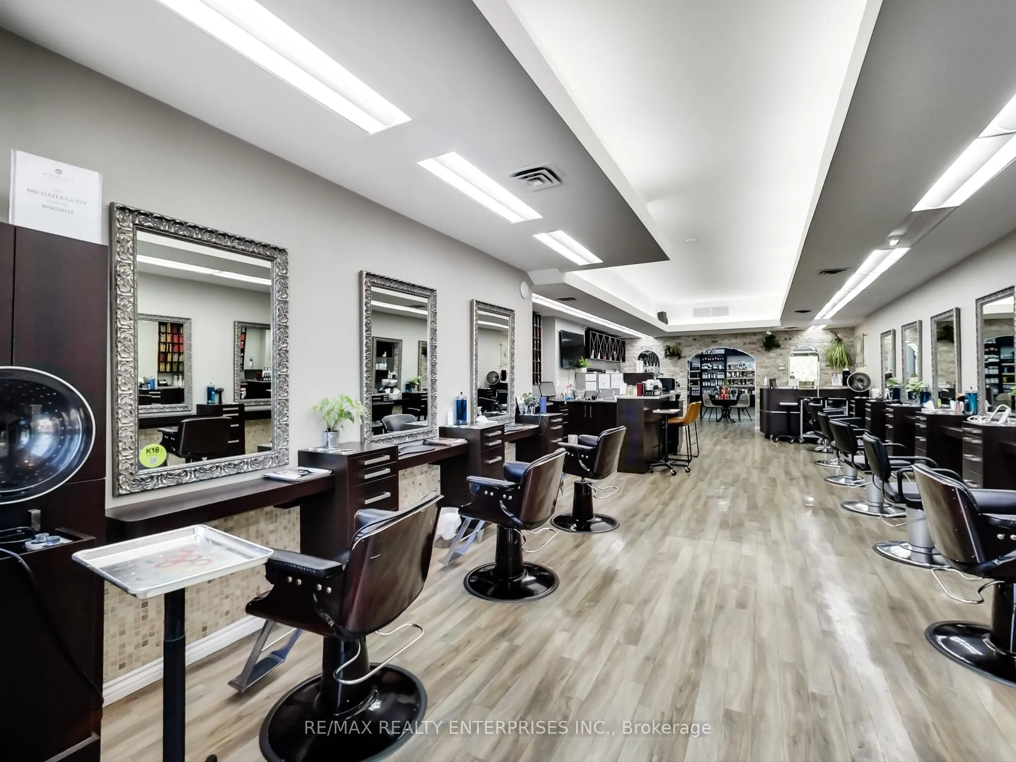 1735 Lakeshore Road W