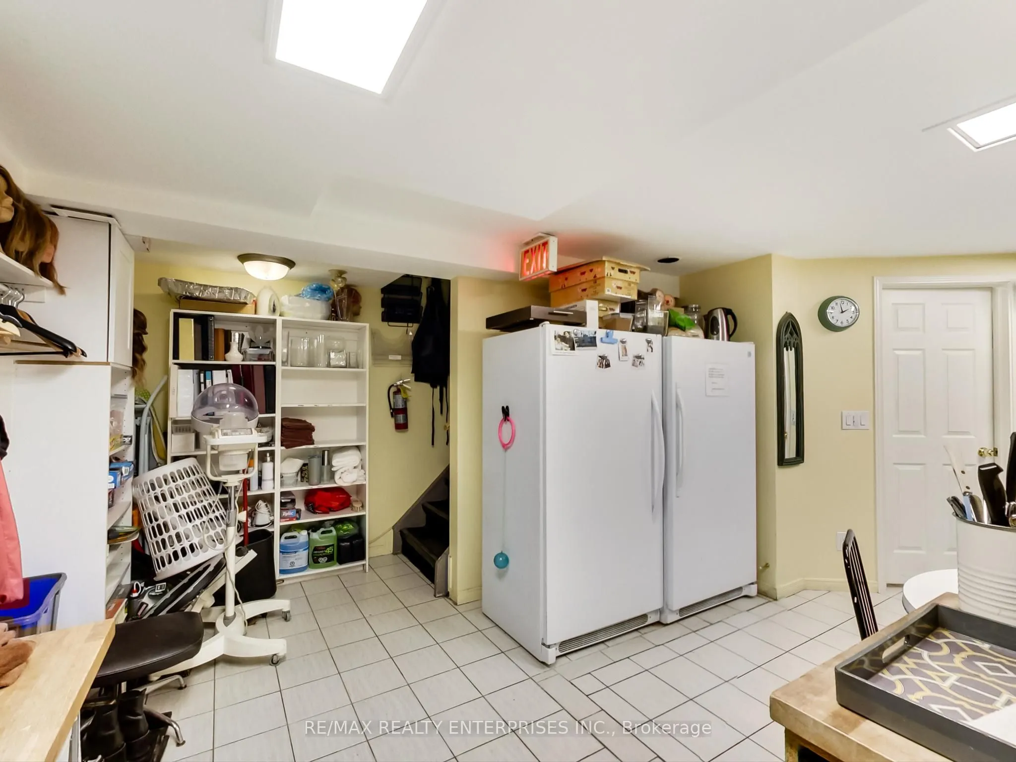 1735 Lakeshore Road W