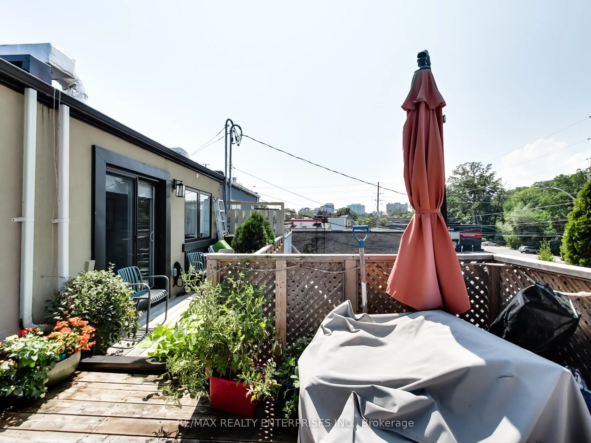 1735 Lakeshore Road W