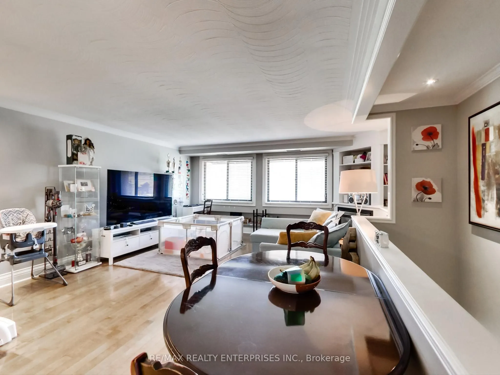 1735 Lakeshore Road W