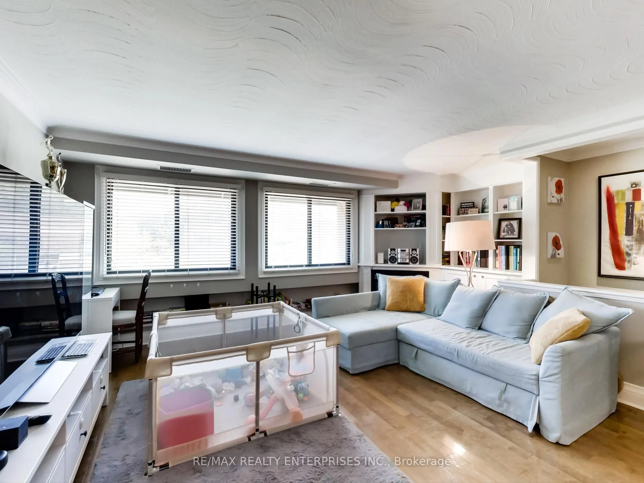 1735 Lakeshore Road W