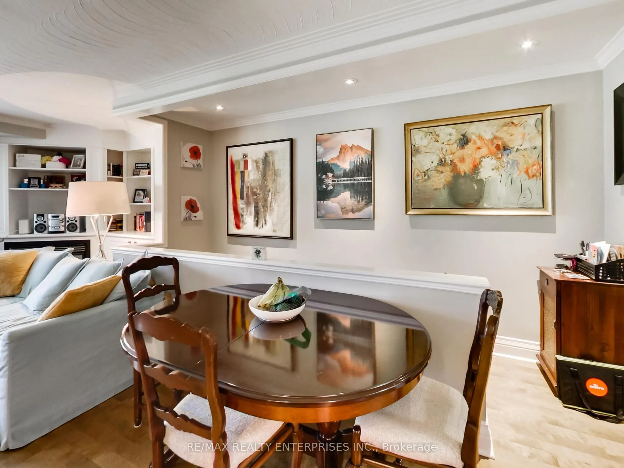 1735 Lakeshore Road W