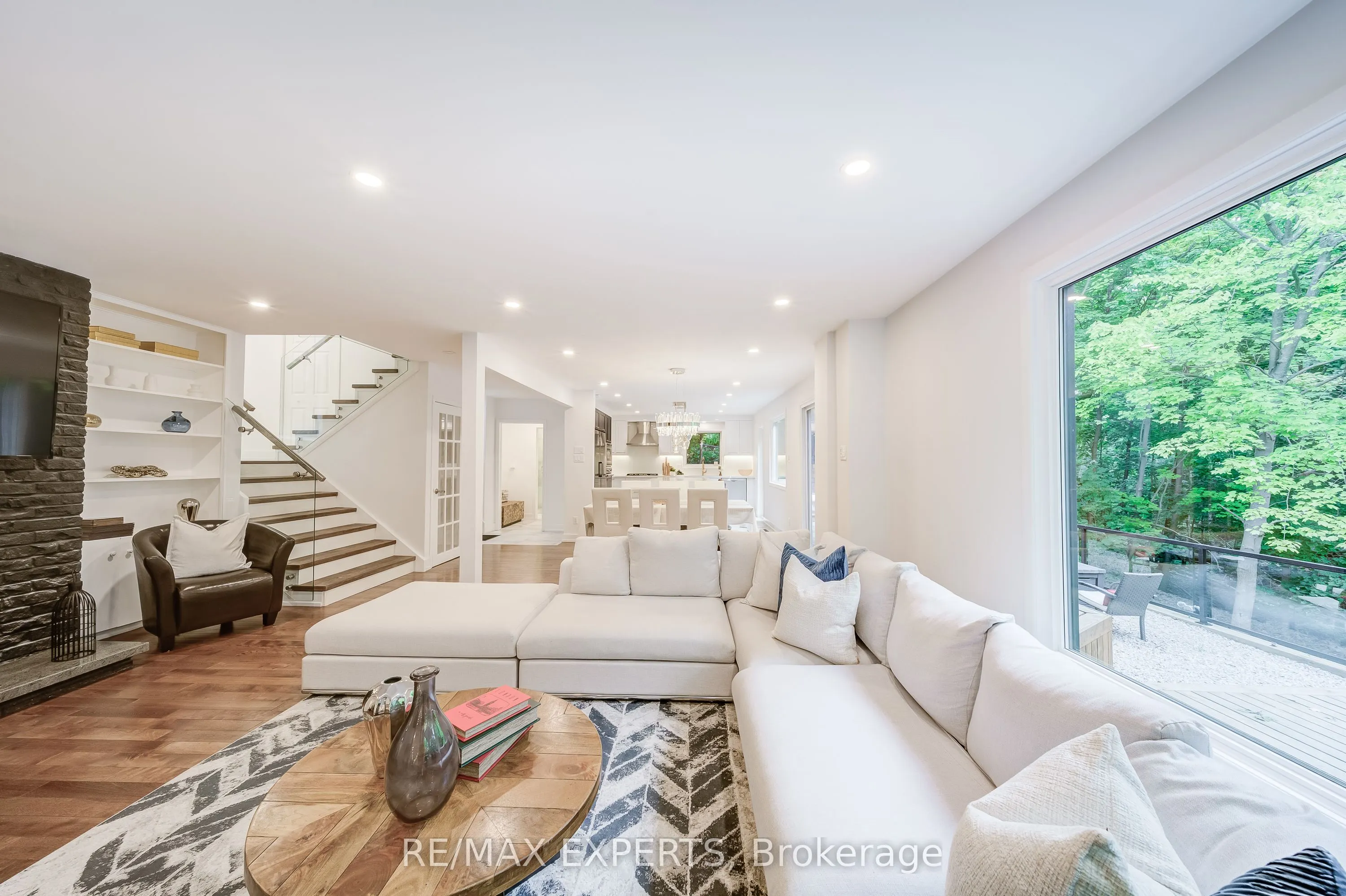 1135 Greenoaks Drive