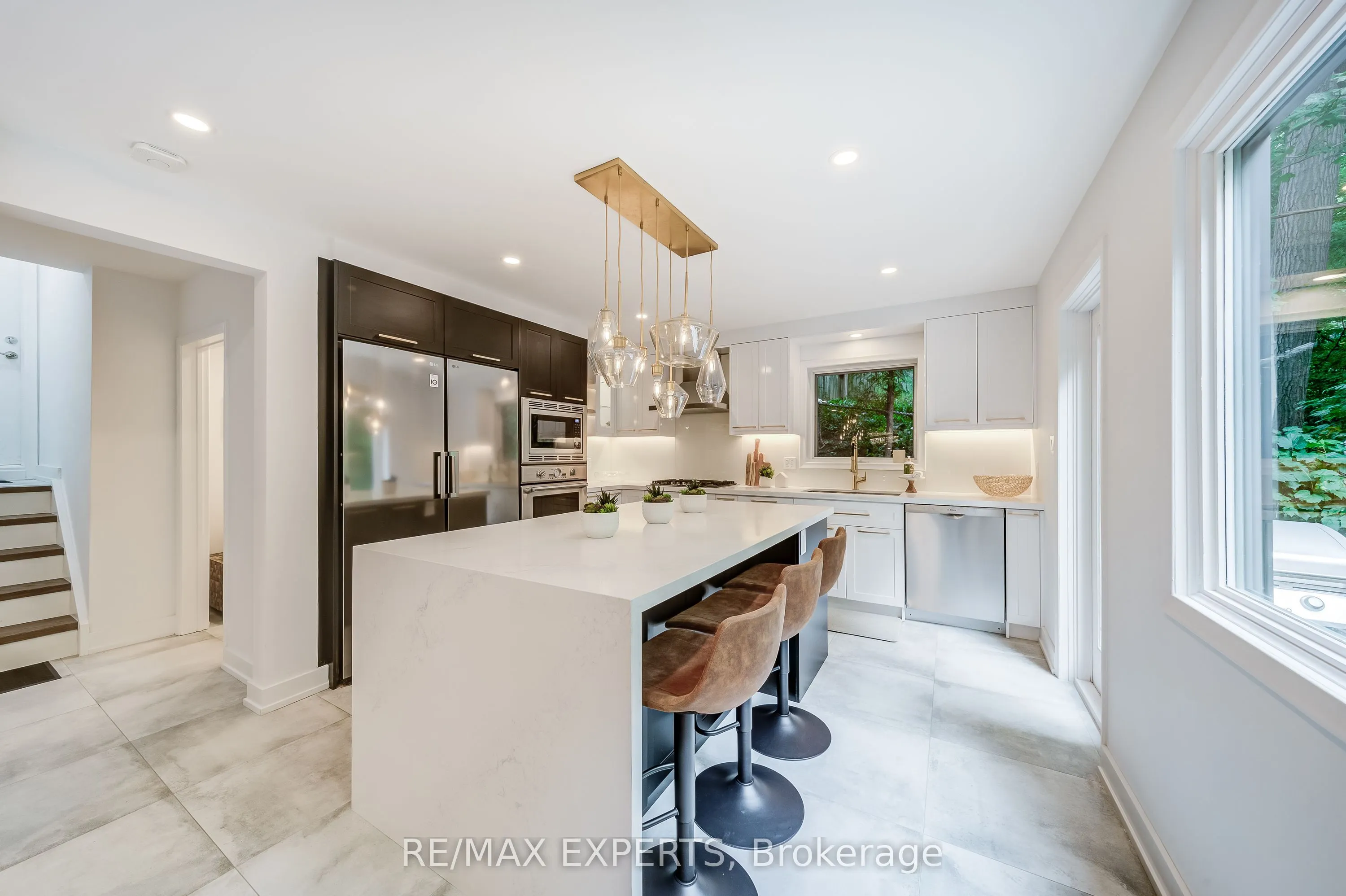 1135 Greenoaks Drive