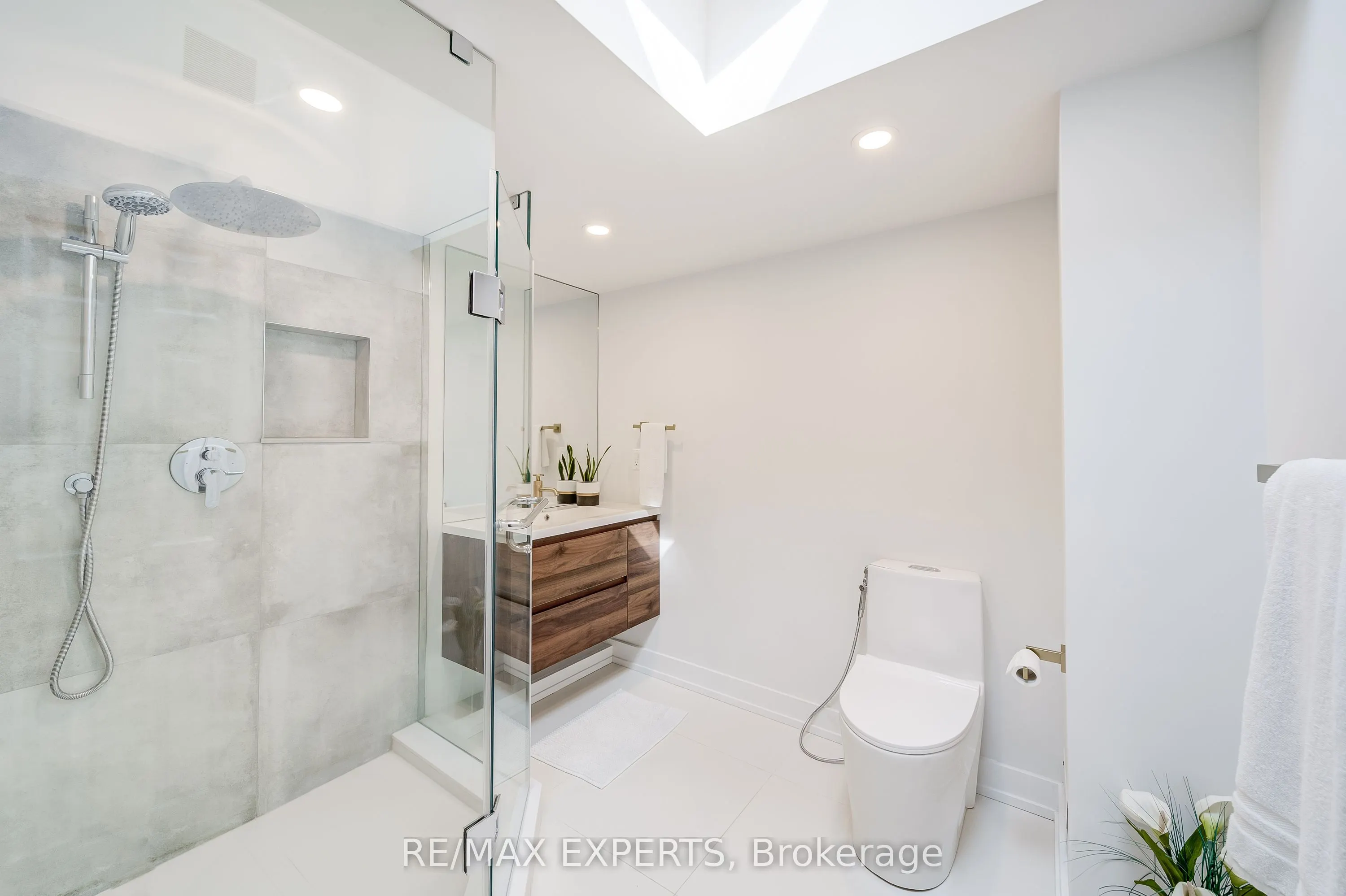 1135 Greenoaks Drive