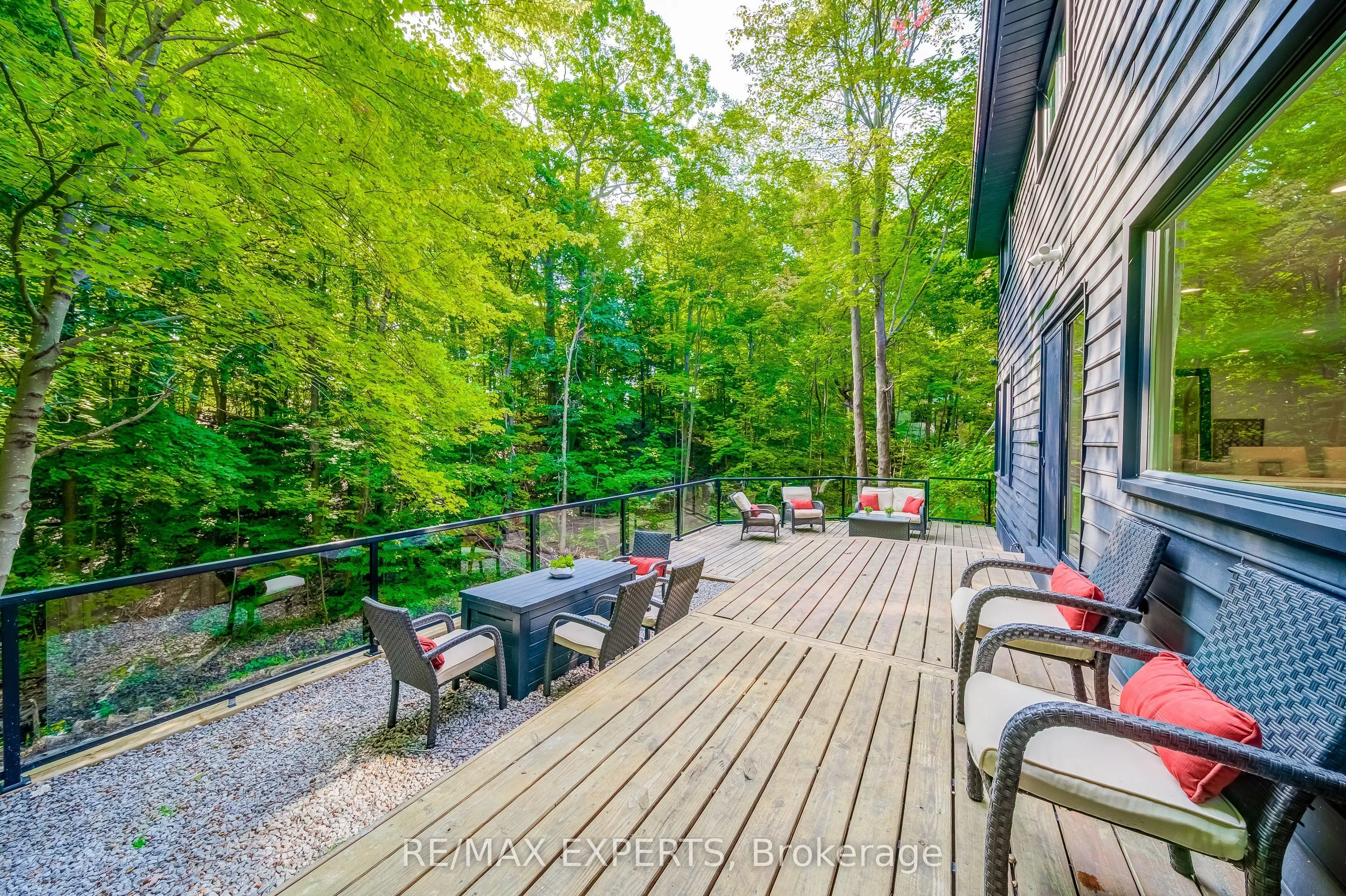 1135 Greenoaks Drive