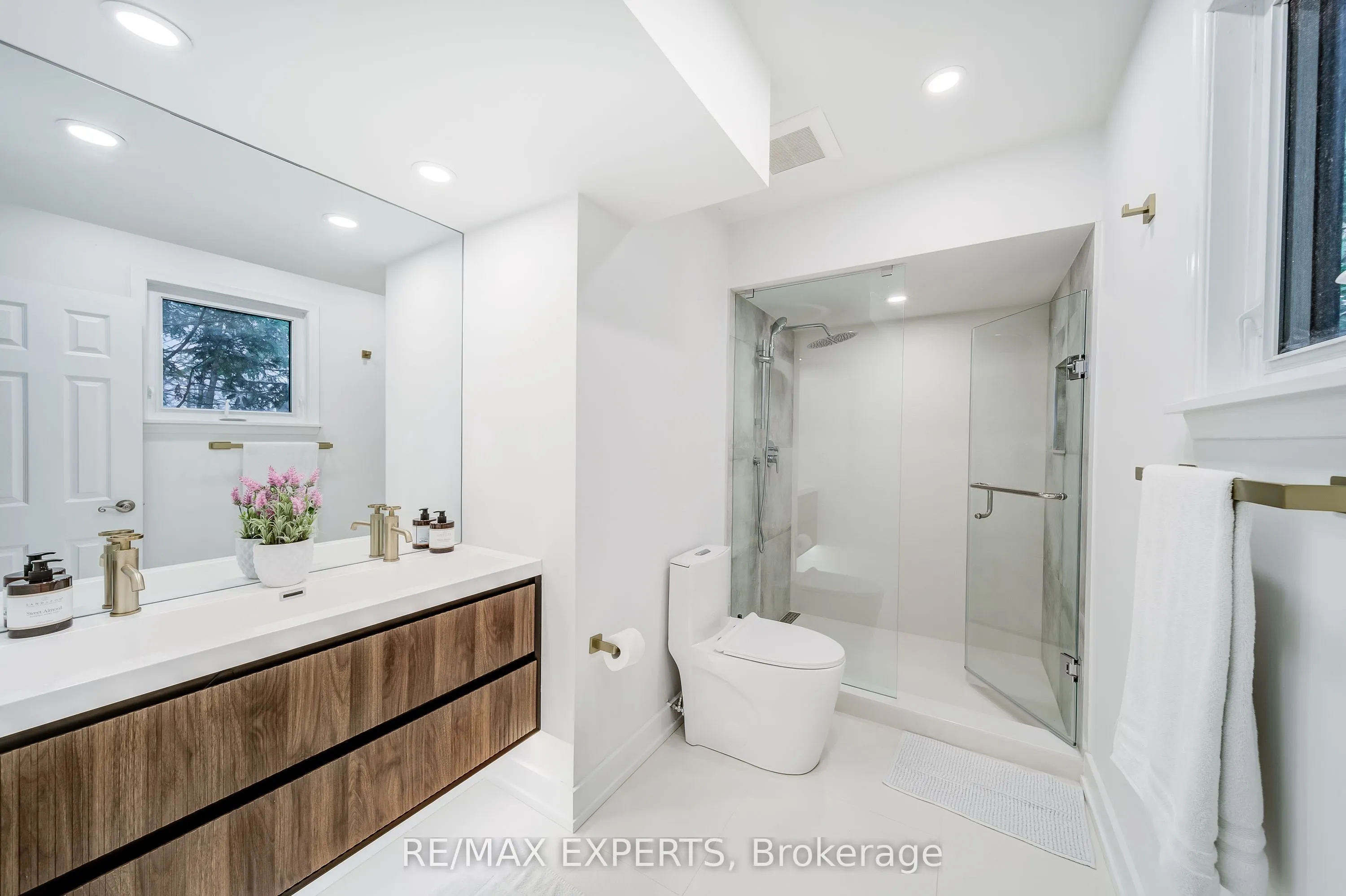 1135 Greenoaks Drive