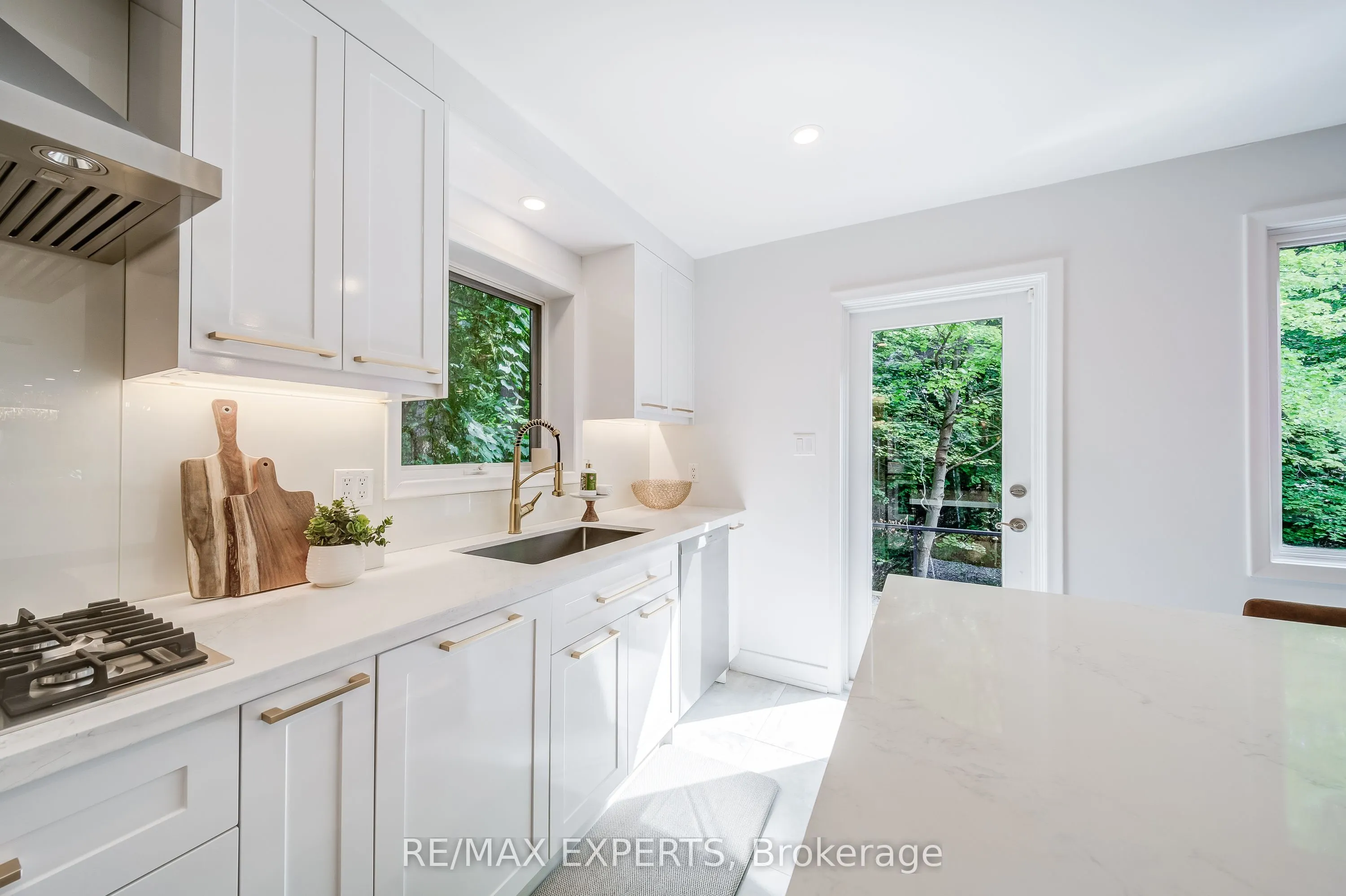 1135 Greenoaks Drive