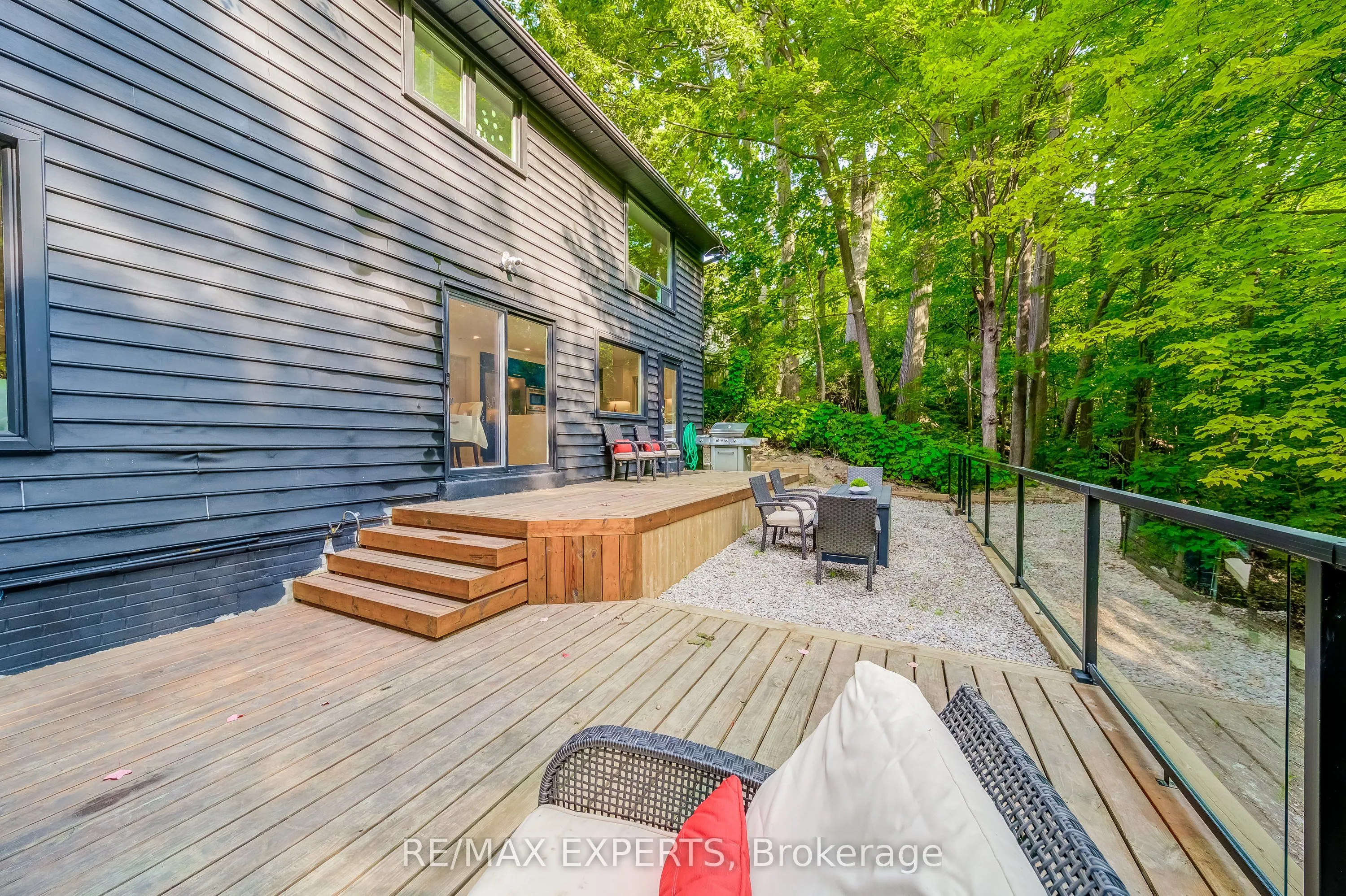 1135 Greenoaks Drive