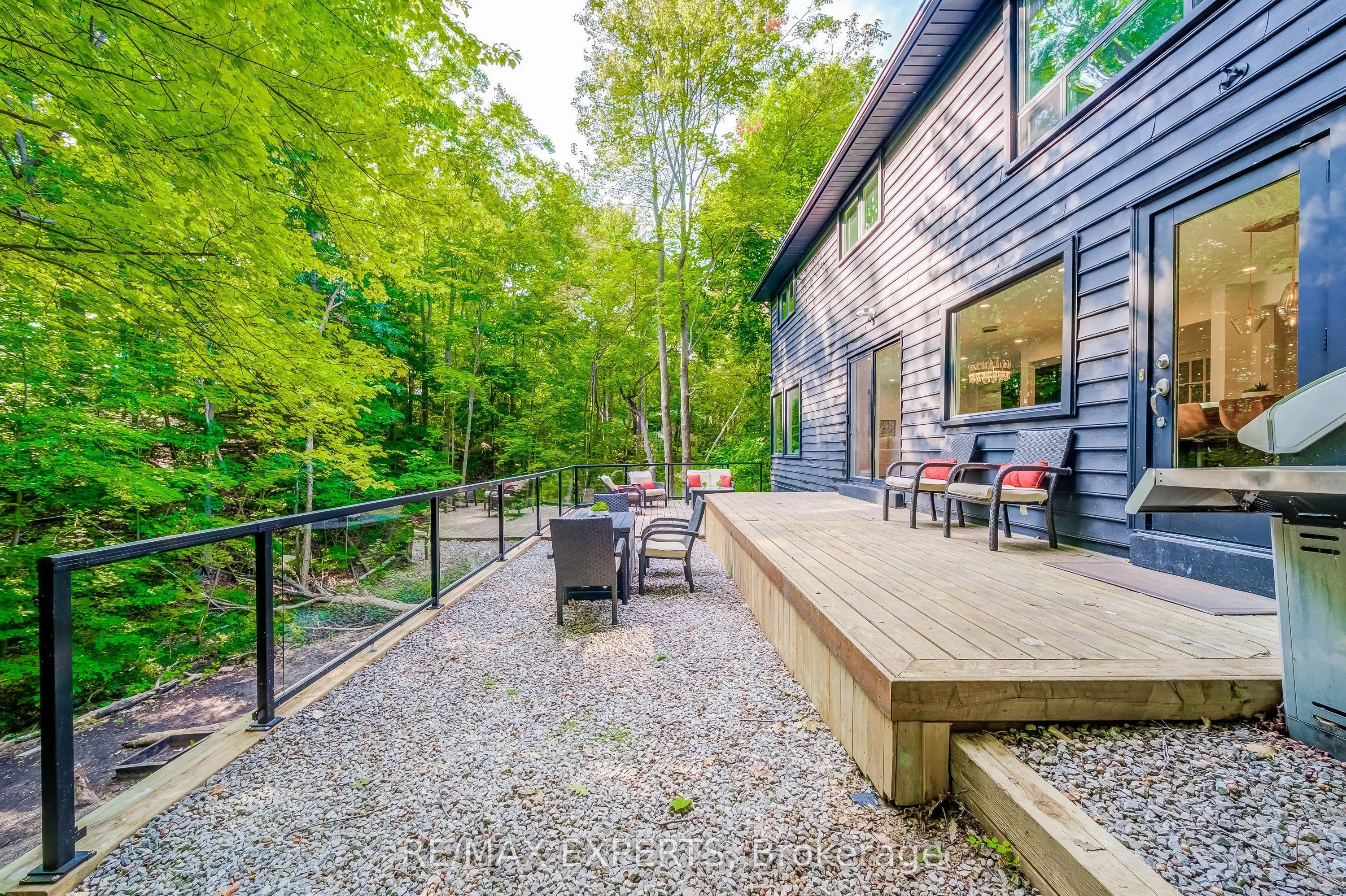 1135 Greenoaks Drive
