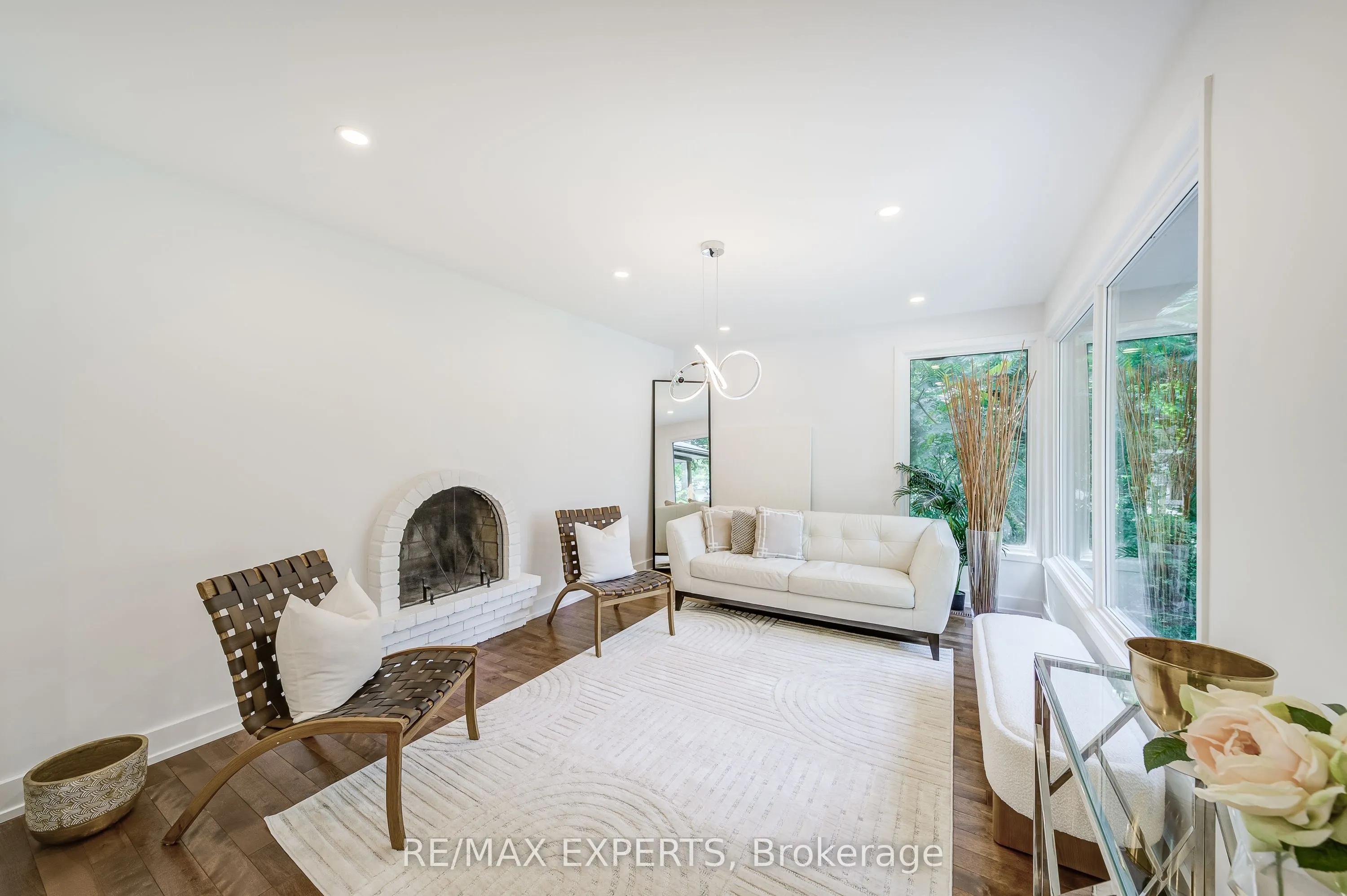 1135 Greenoaks Drive