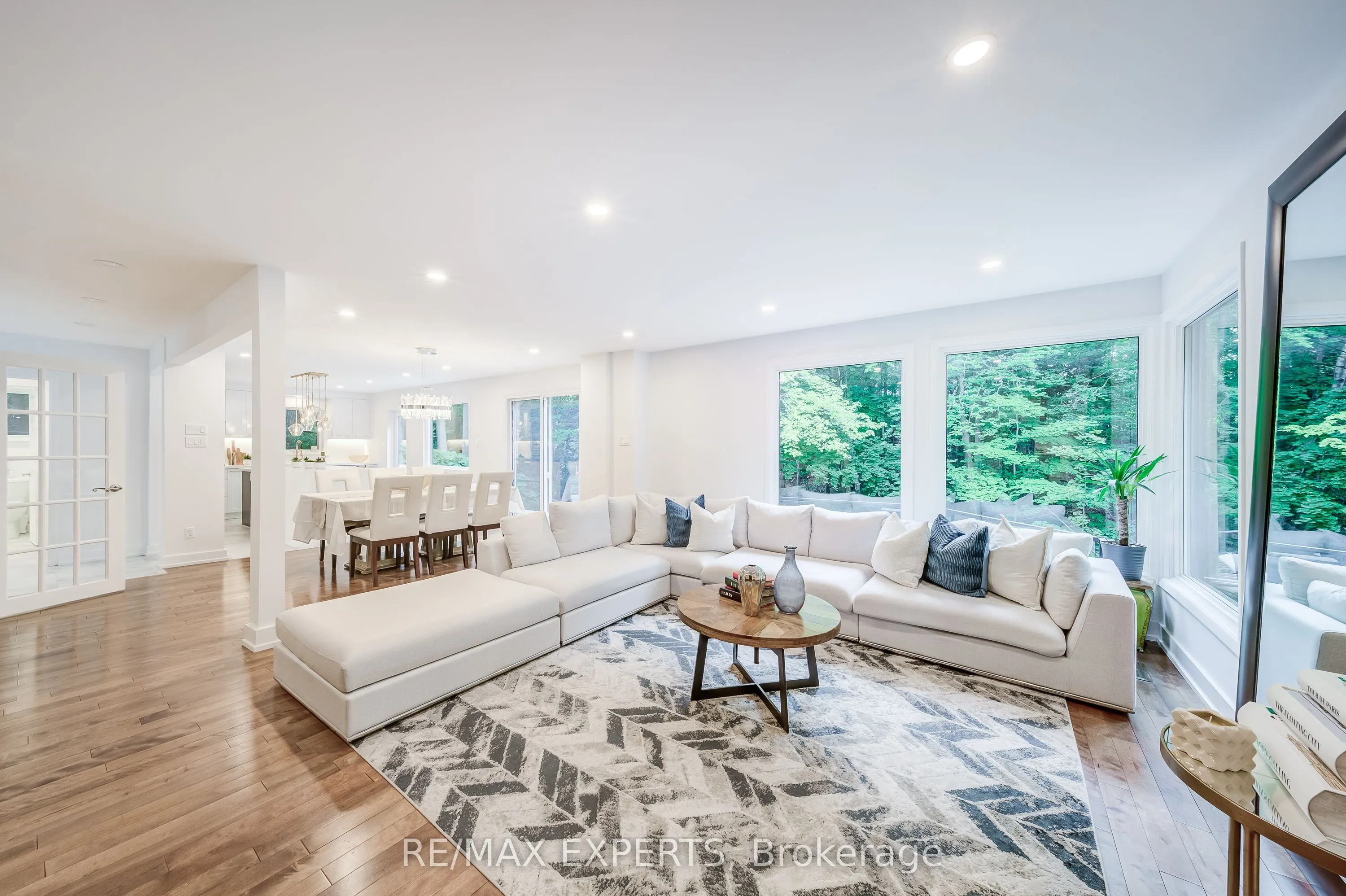 1135 Greenoaks Drive