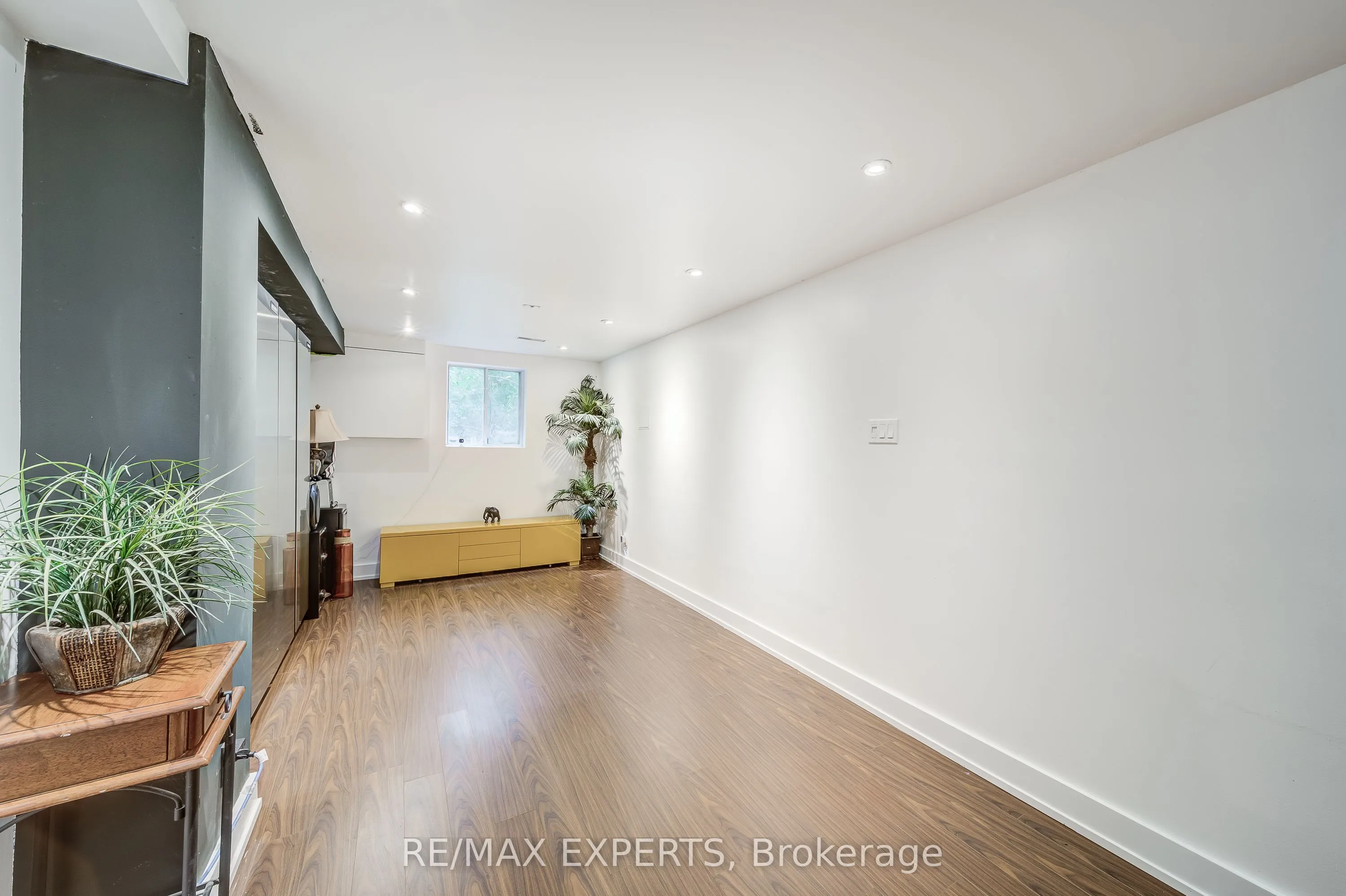 1135 Greenoaks Drive
