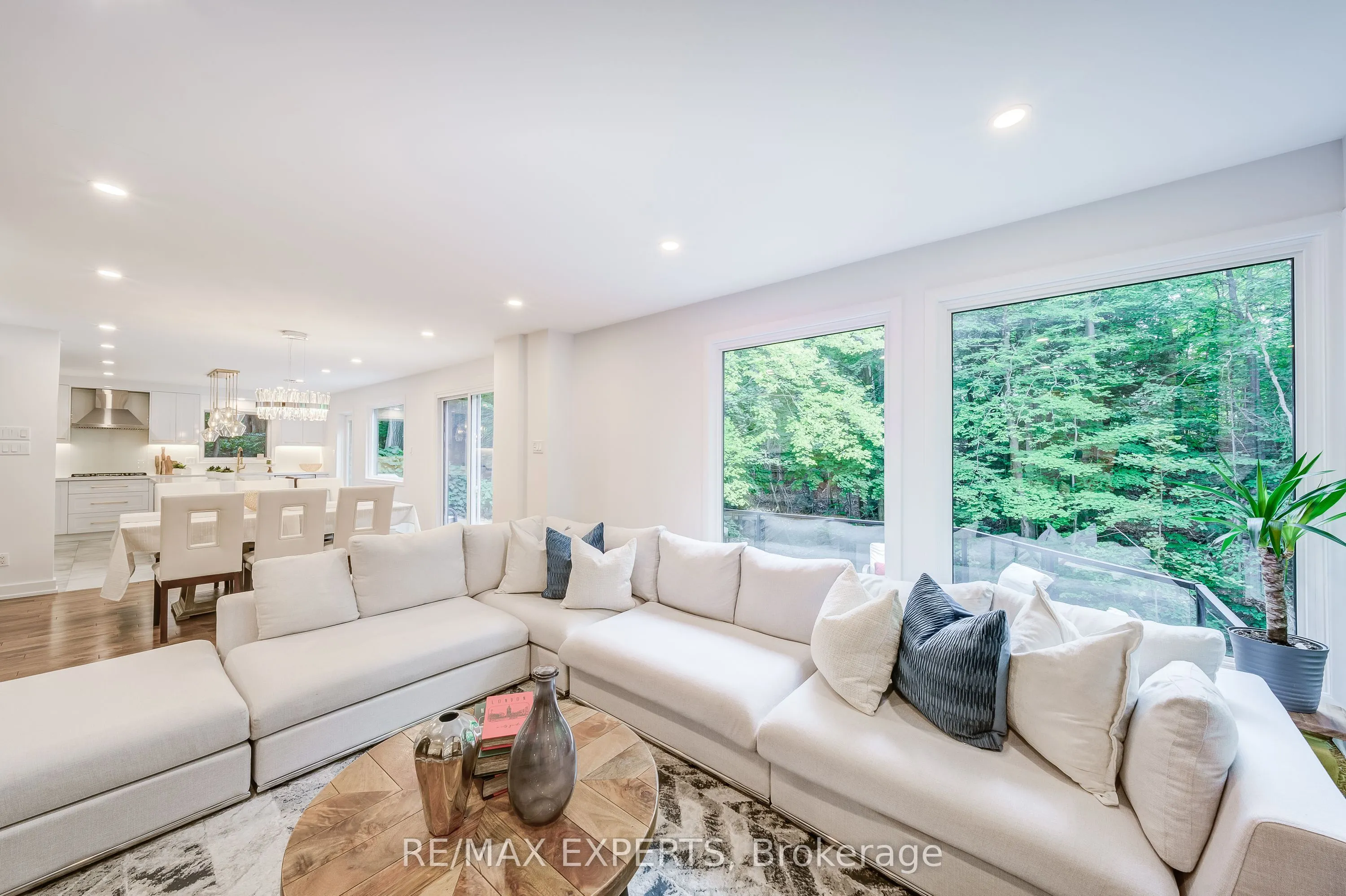 1135 Greenoaks Drive