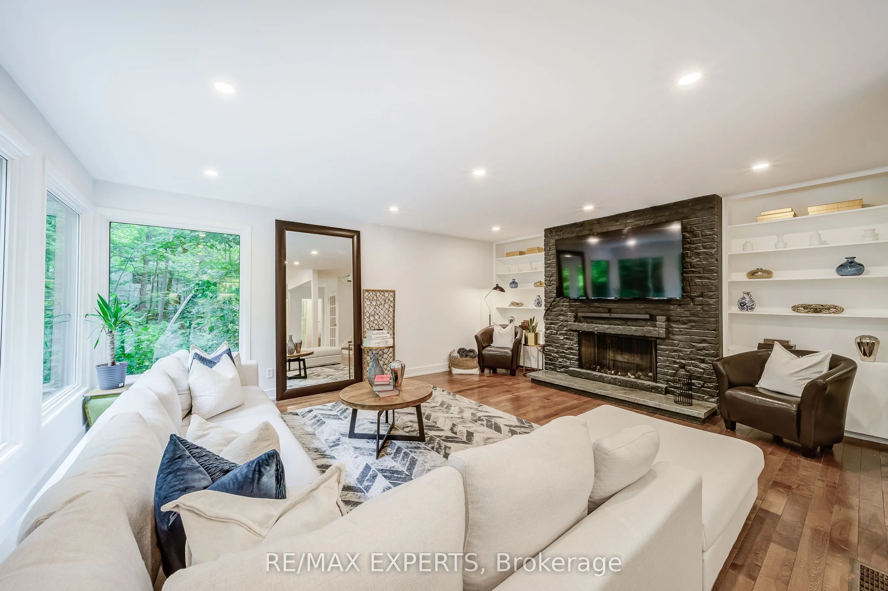 1135 Greenoaks Drive