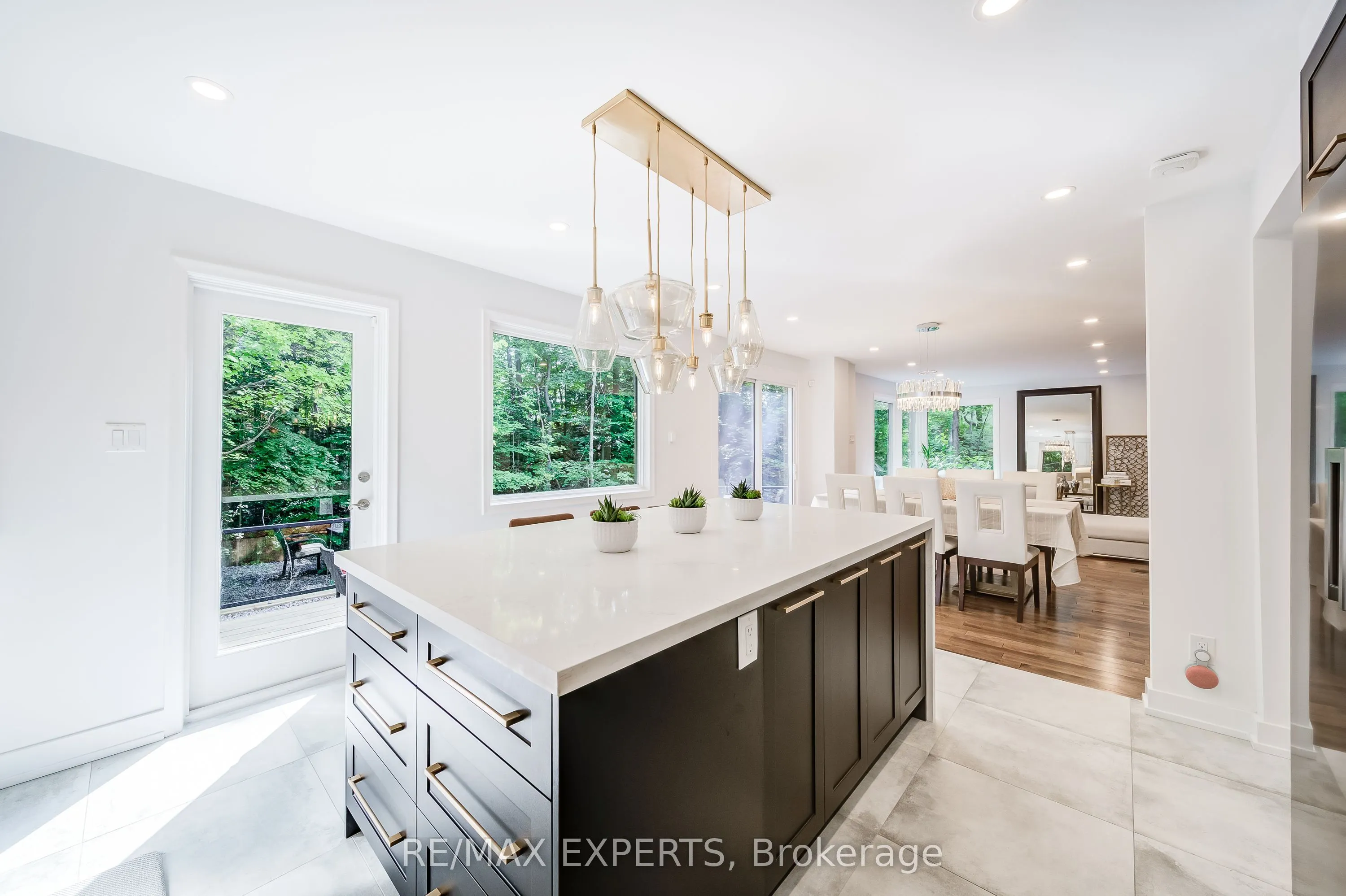 1135 Greenoaks Drive