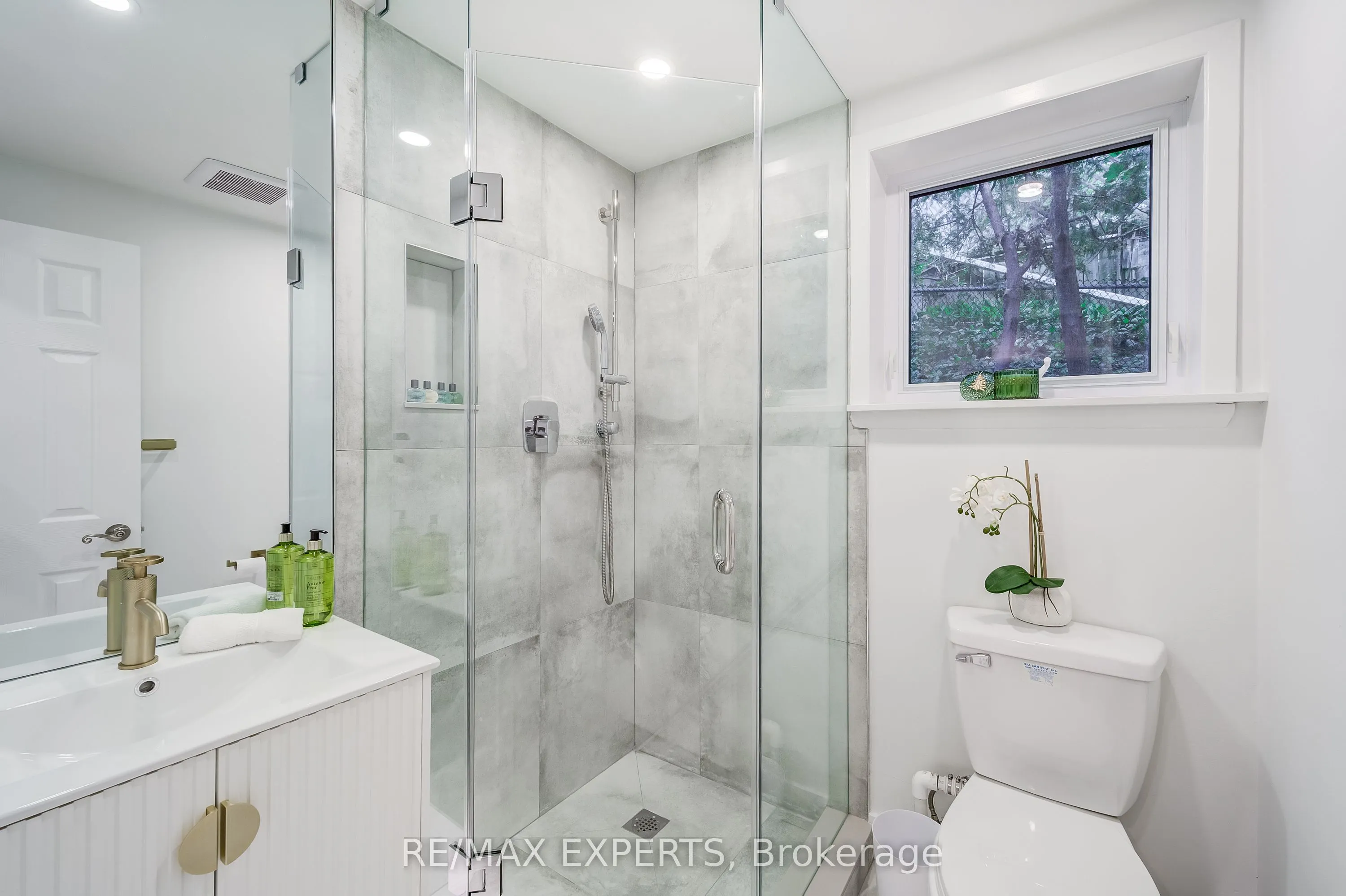 1135 Greenoaks Drive