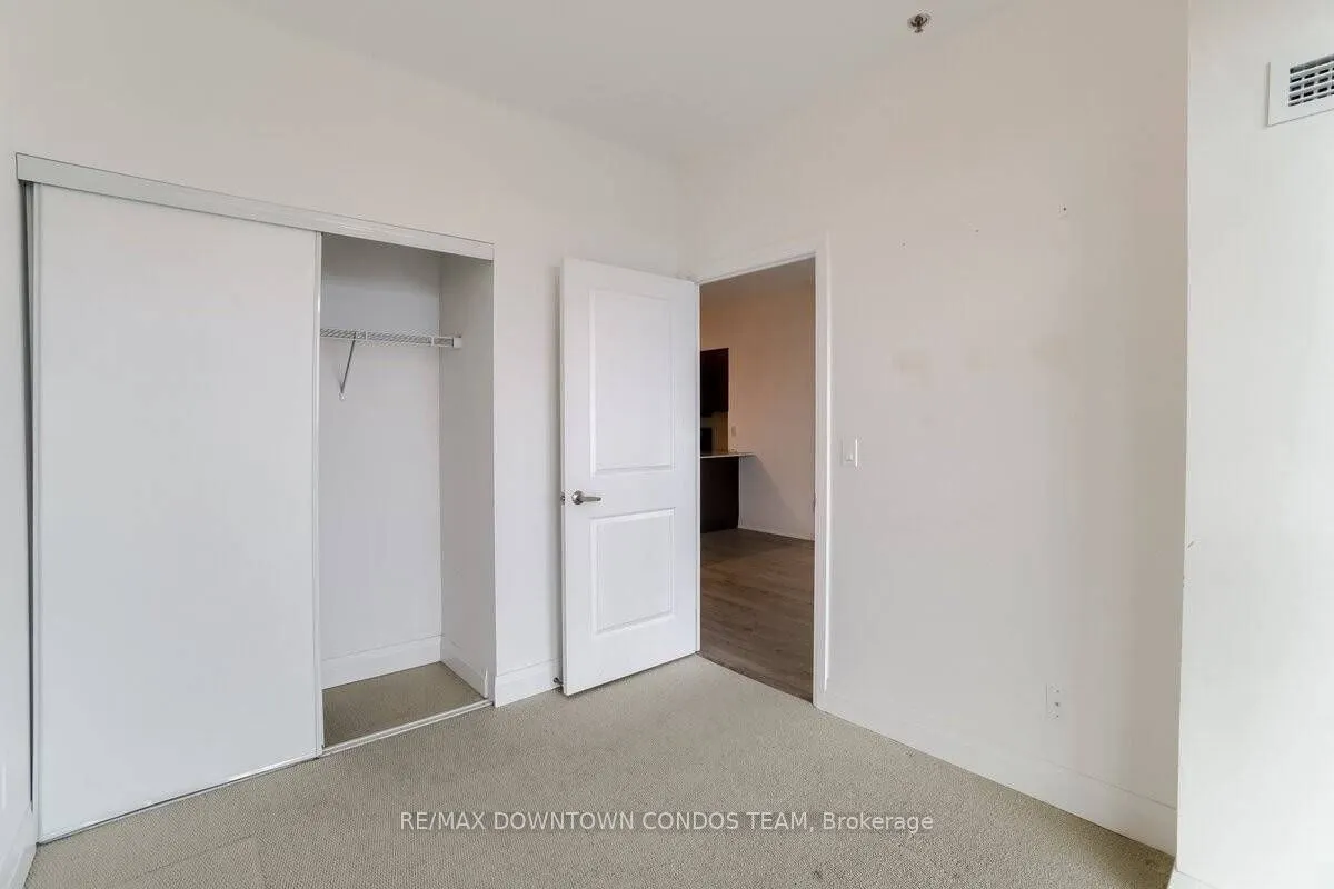 55 Speers Road, #1006