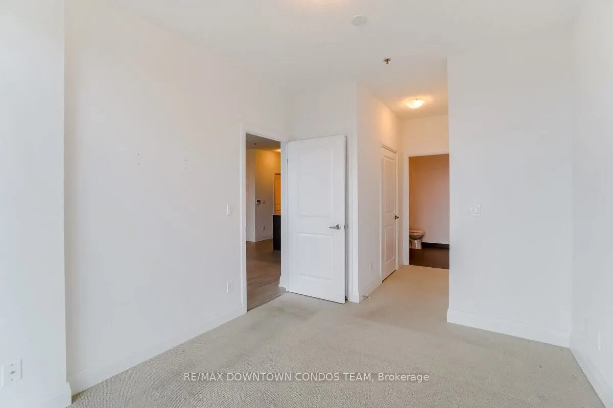 55 Speers Road, #1006