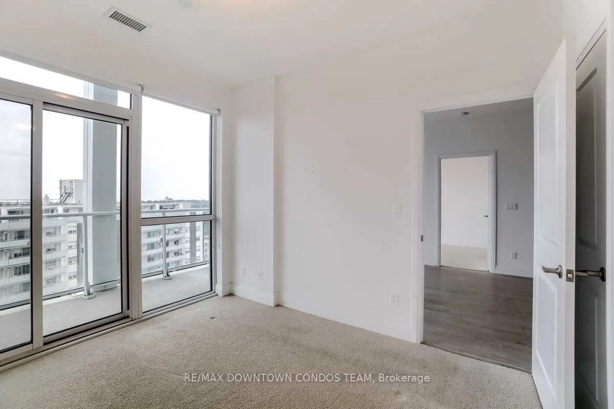55 Speers Road, #1006
