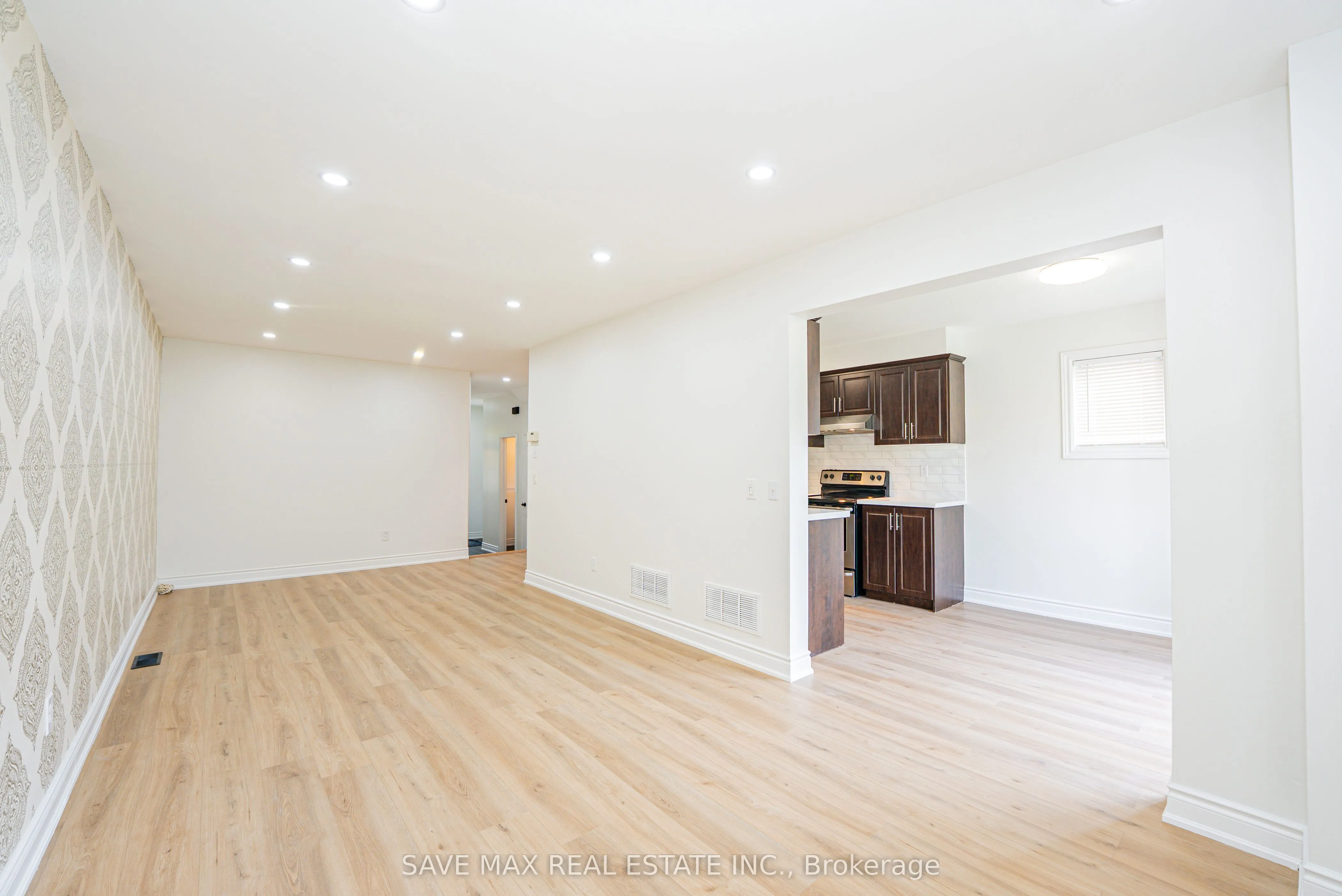 833 Scollard Court, #33