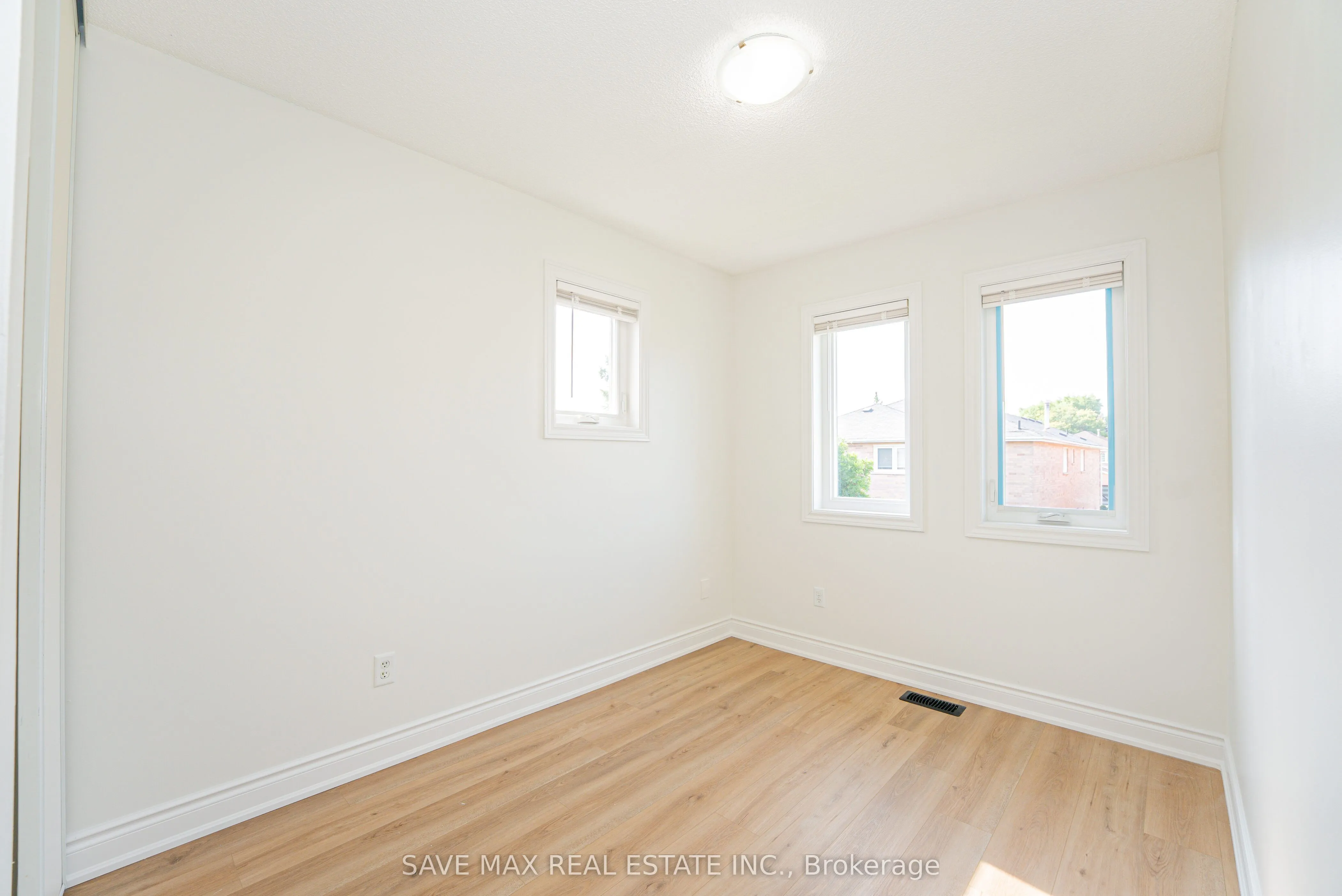 833 Scollard Court, #33