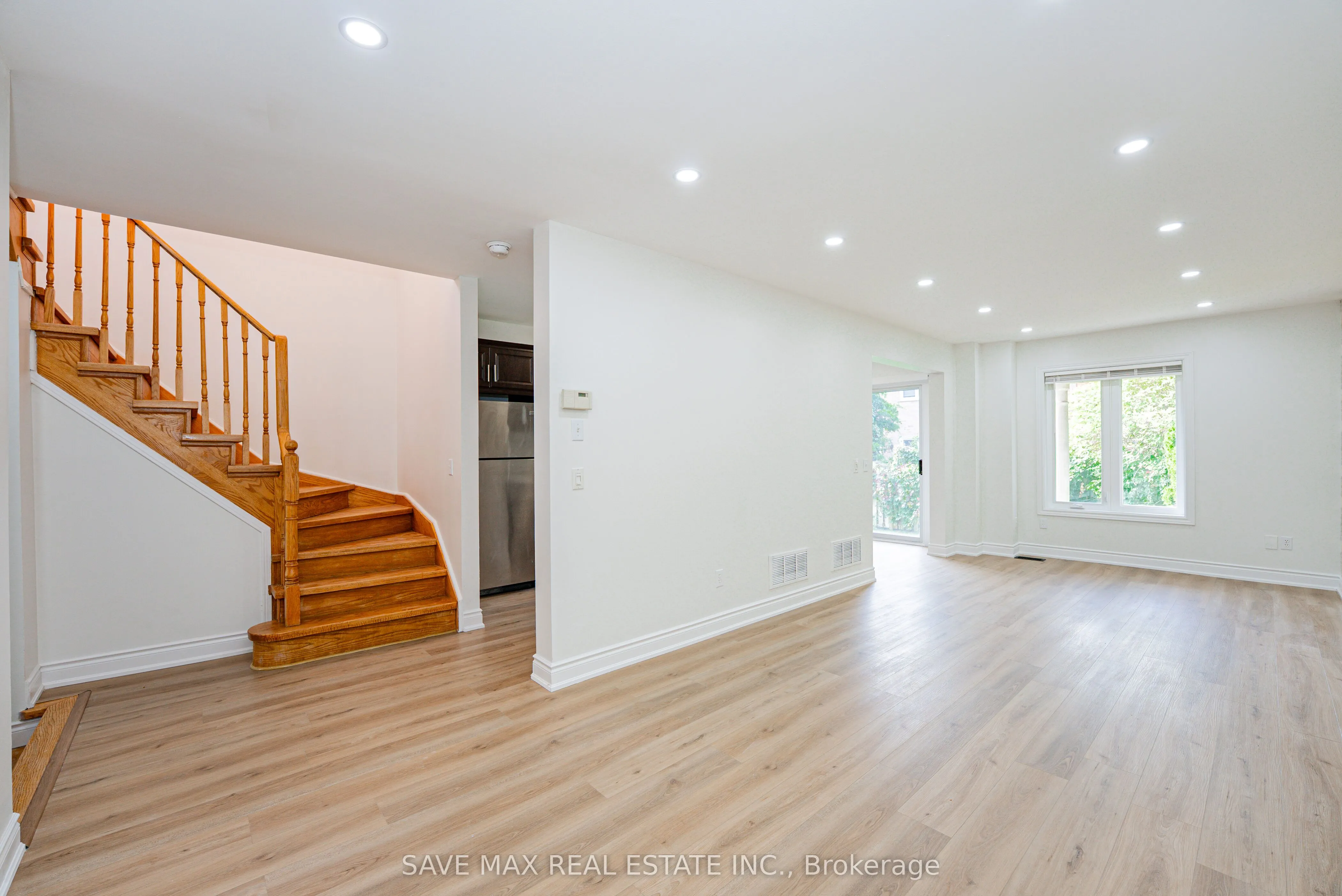 833 Scollard Court, #33