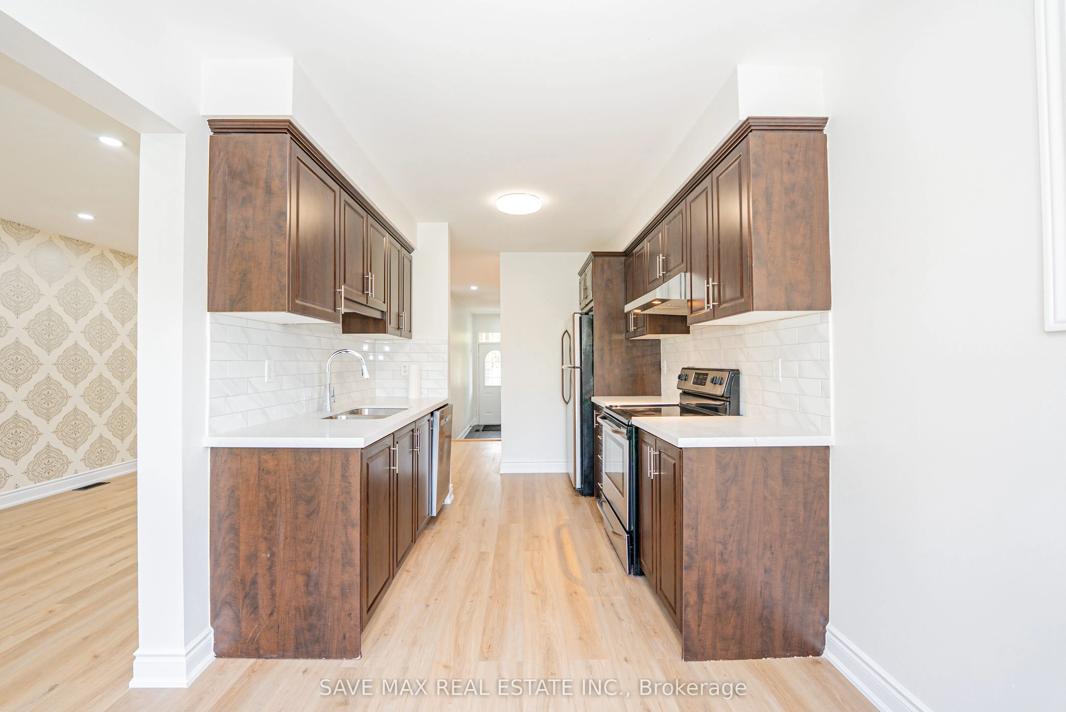 833 Scollard Court, #33