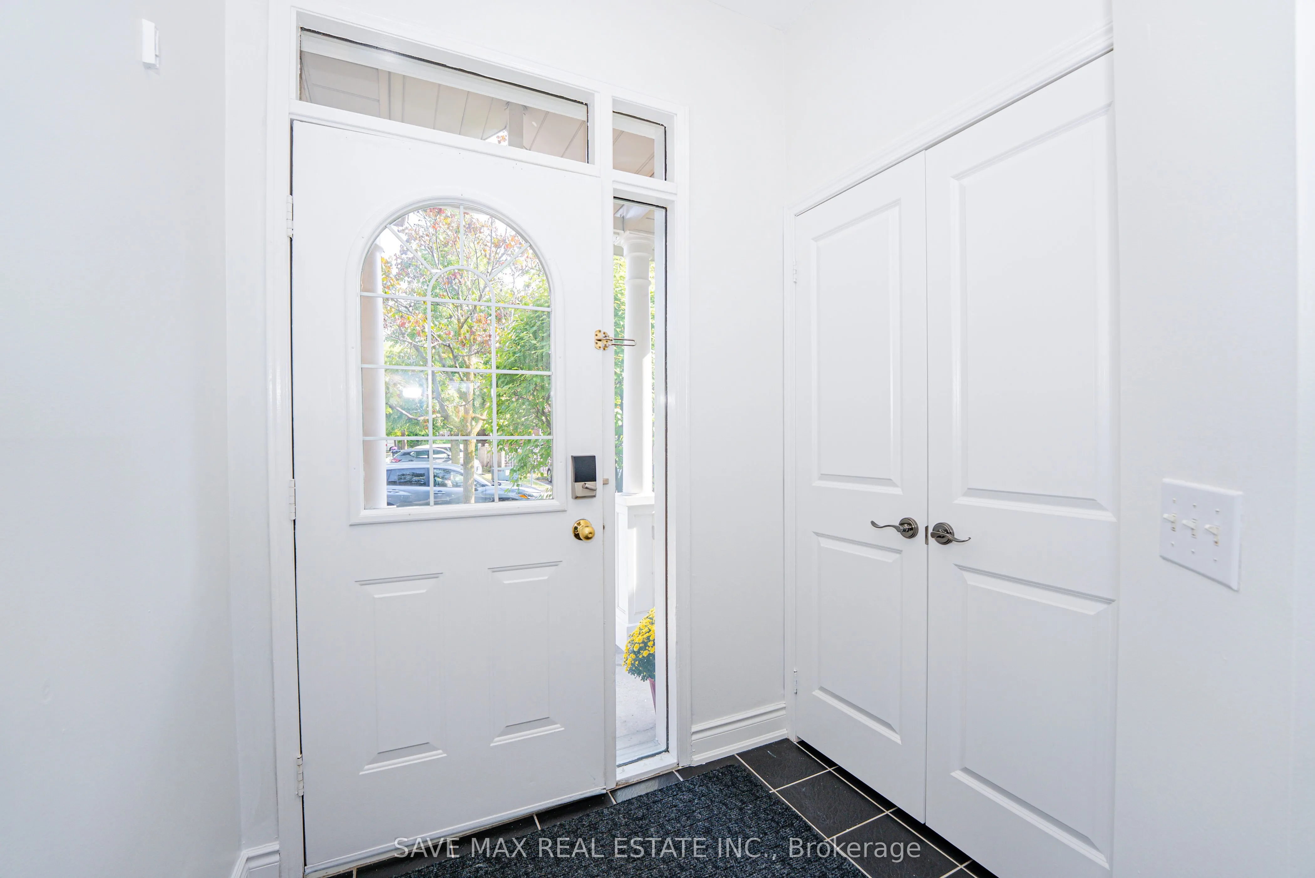 833 Scollard Court, #33