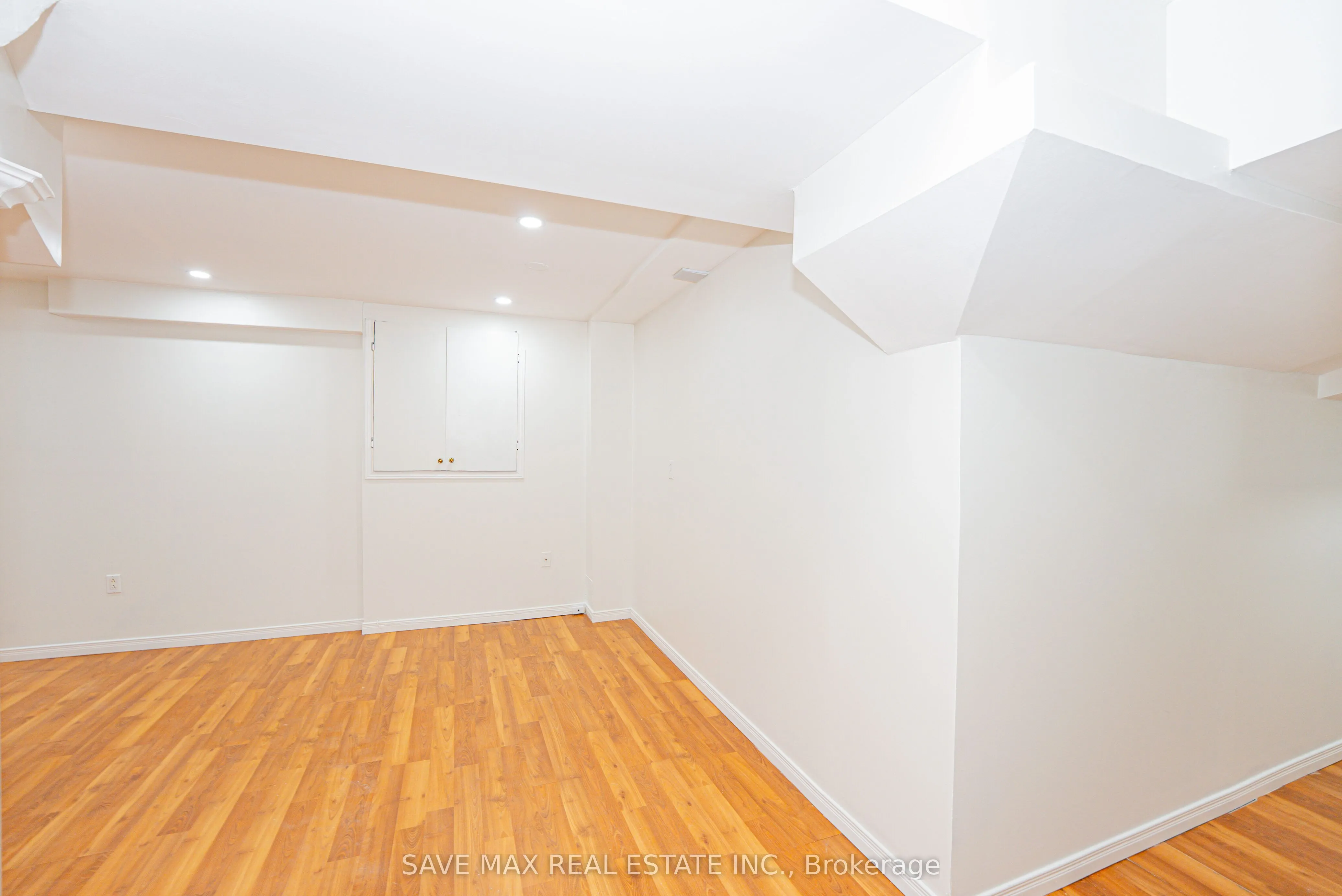 833 Scollard Court, #33