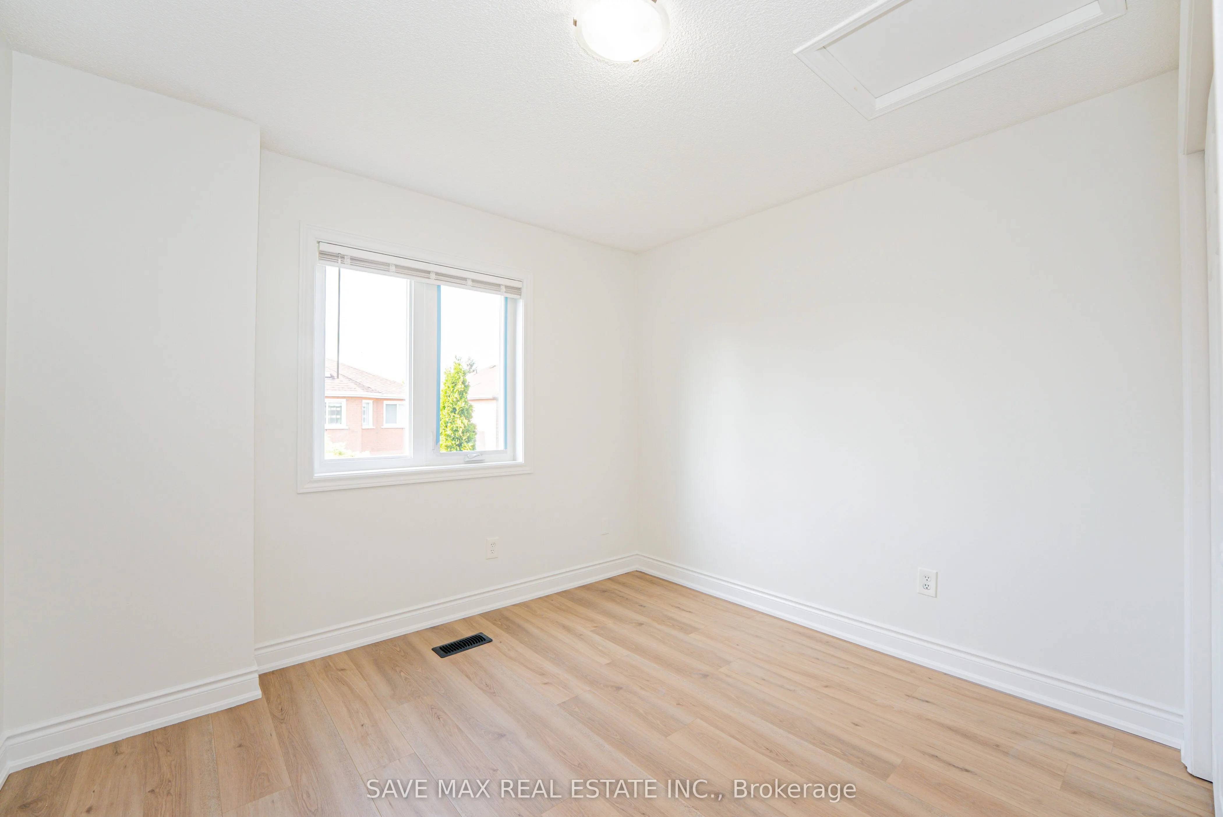 833 Scollard Court, #33