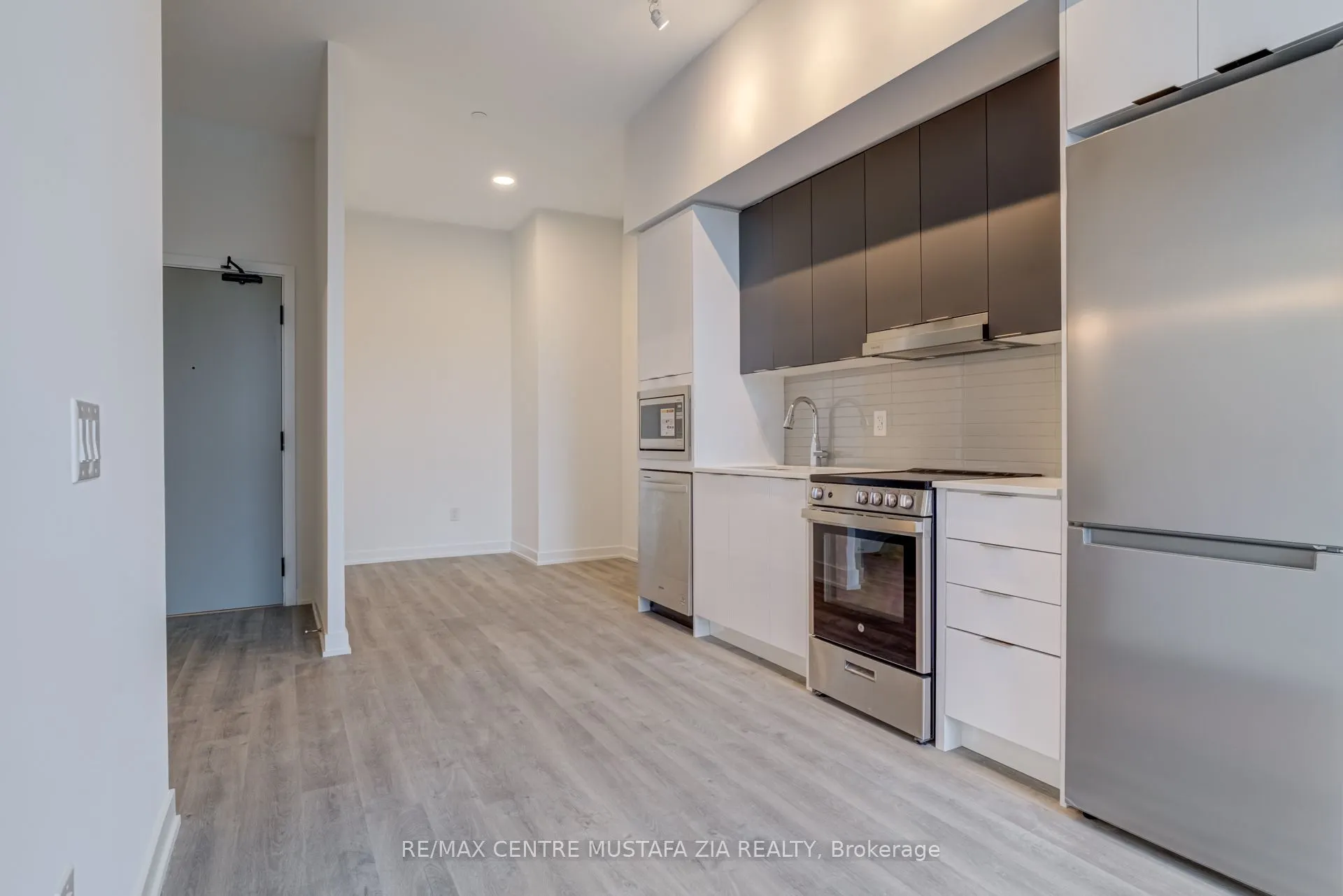 5105 Hurontario Street, #219