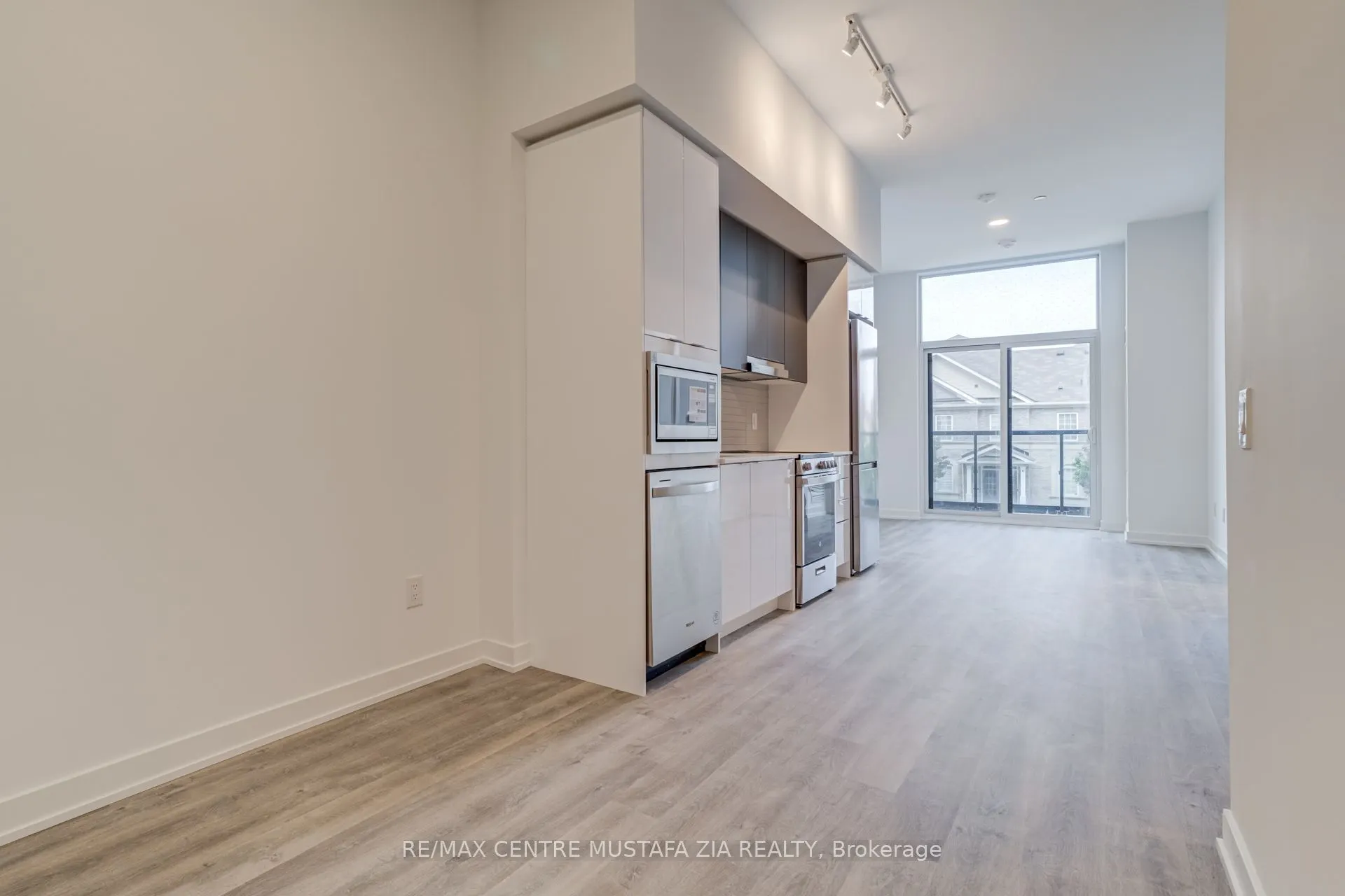 5105 Hurontario Street, #219