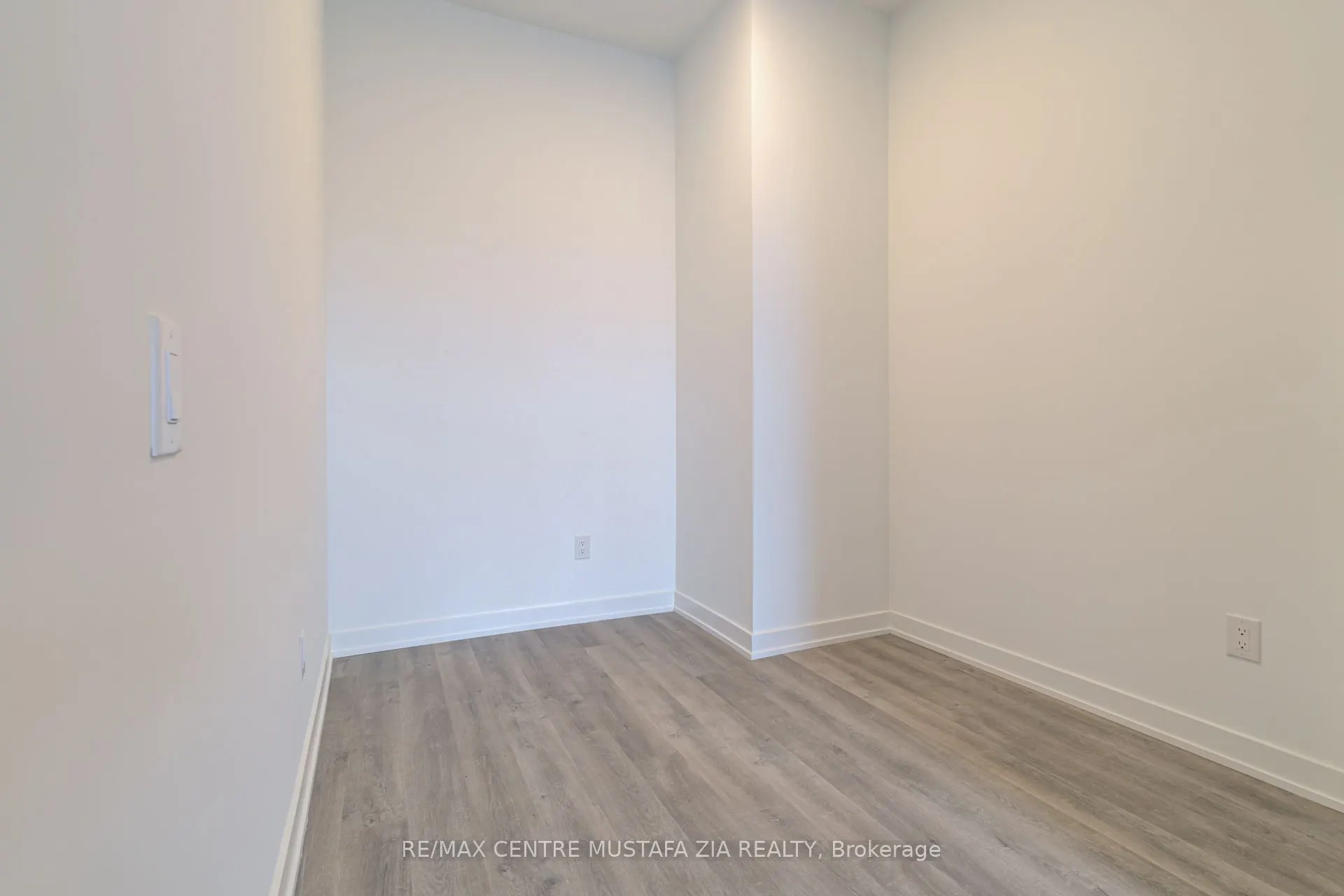 5105 Hurontario Street, #219