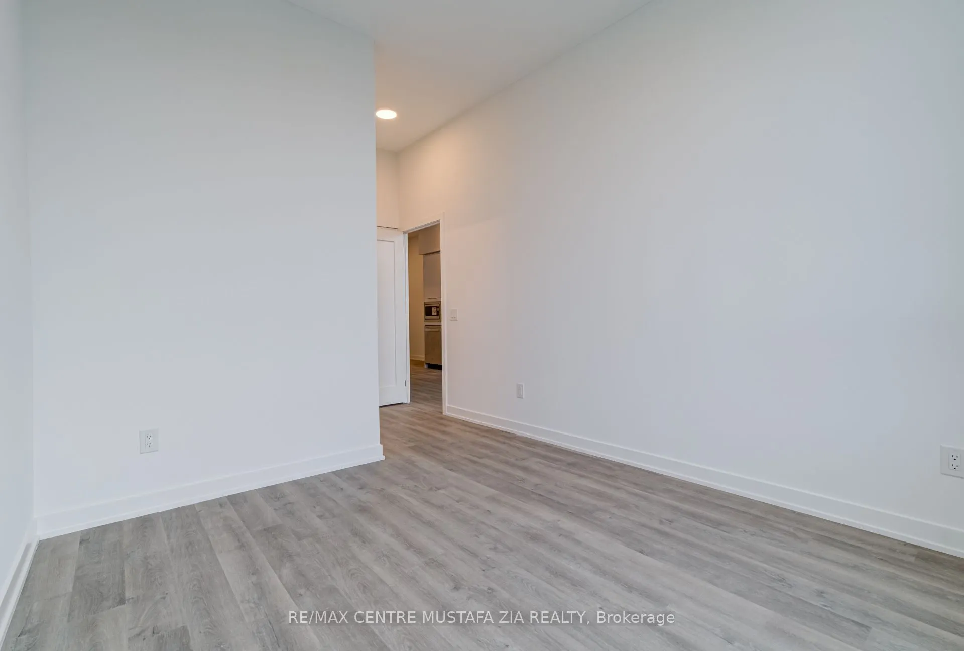 5105 Hurontario Street, #219