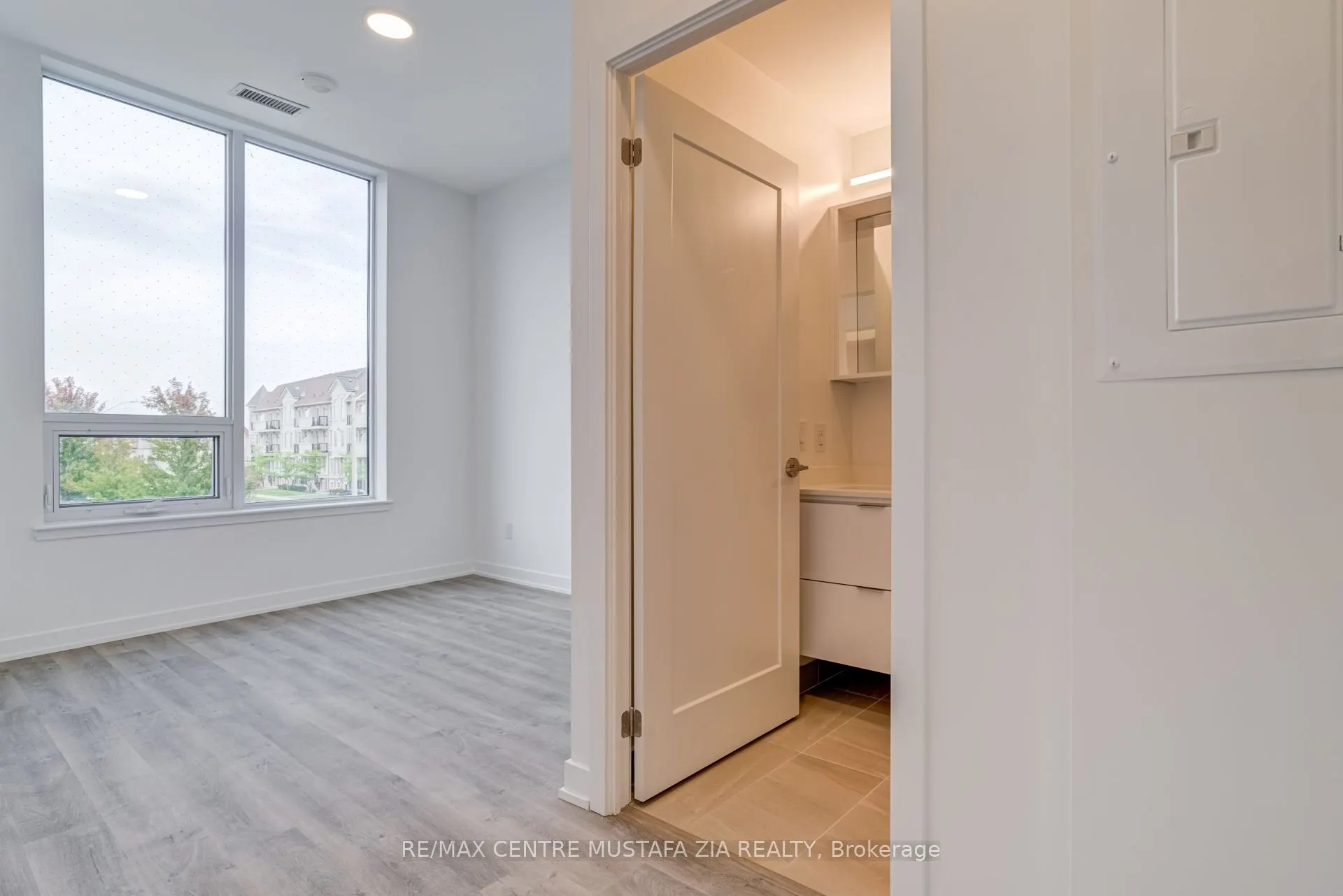 5105 Hurontario Street, #219