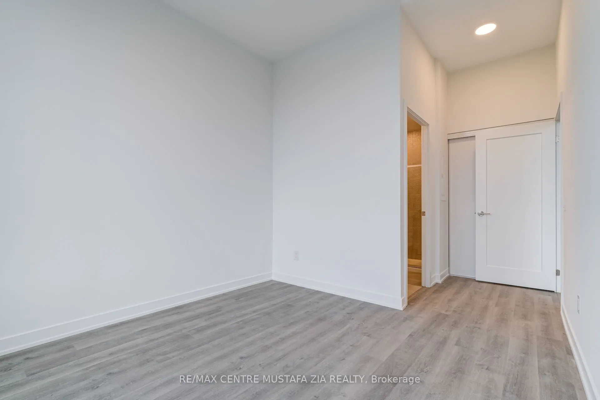 5105 Hurontario Street, #219