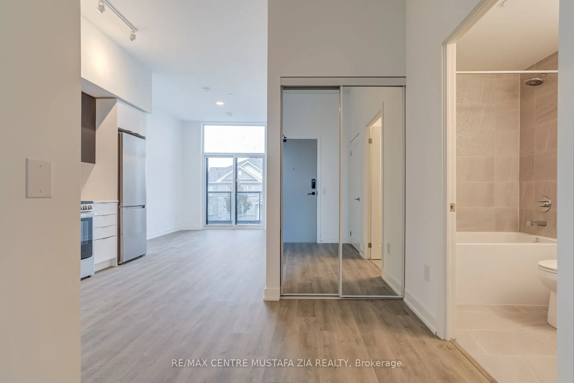 5105 Hurontario Street, #219